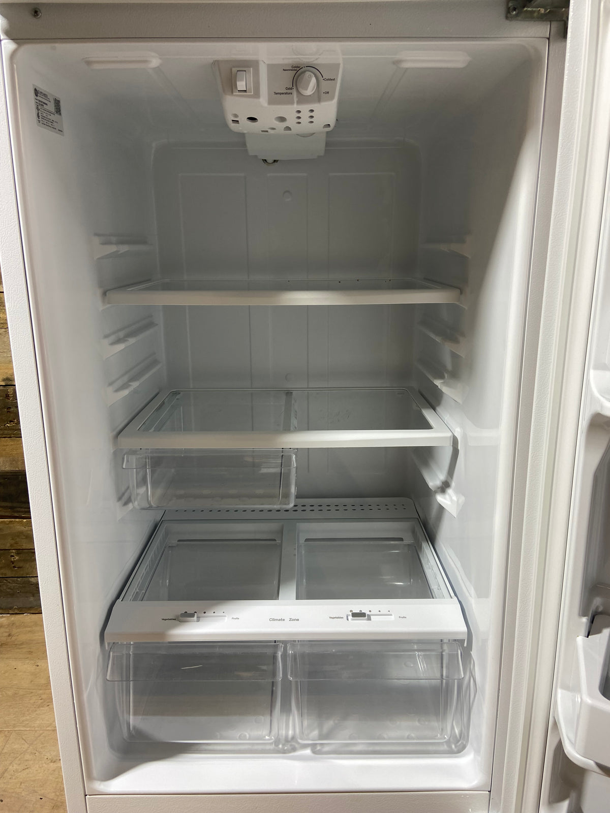 GE White Top/Bottom Refrigerator With Ice Maker