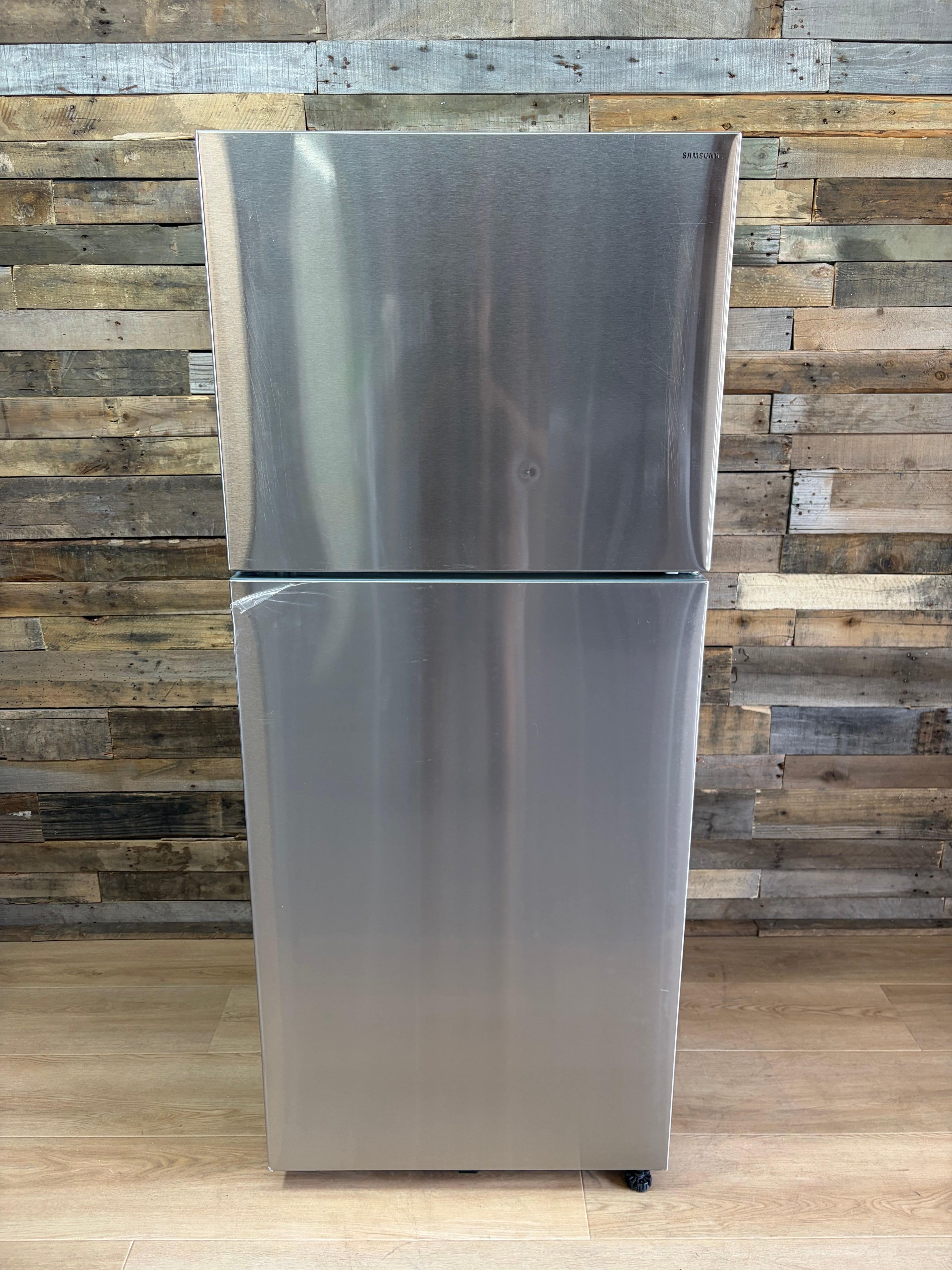 Samsung 18-Cu. Ft. Top Freezer Refrigerator with All-Around Cooling & Ice Maker