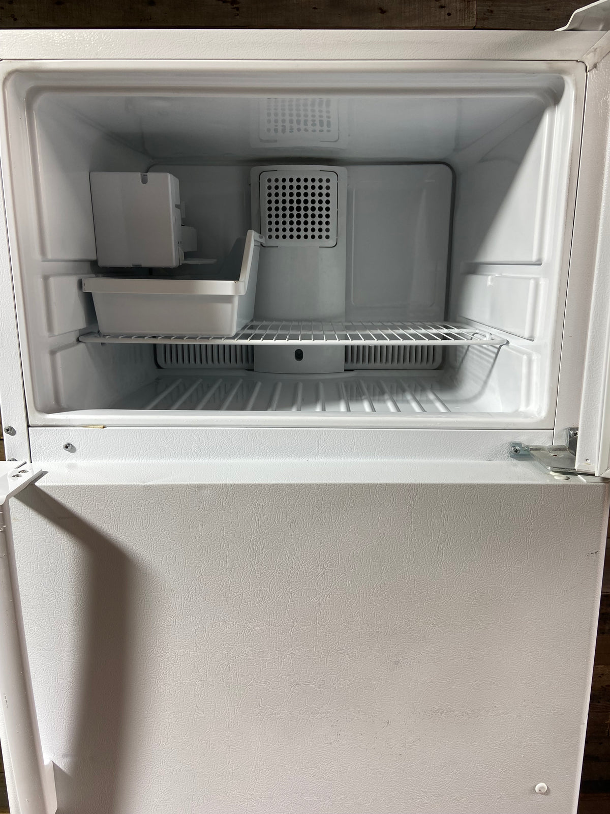 GE White Top/Bottom Refrigerator With Ice Maker