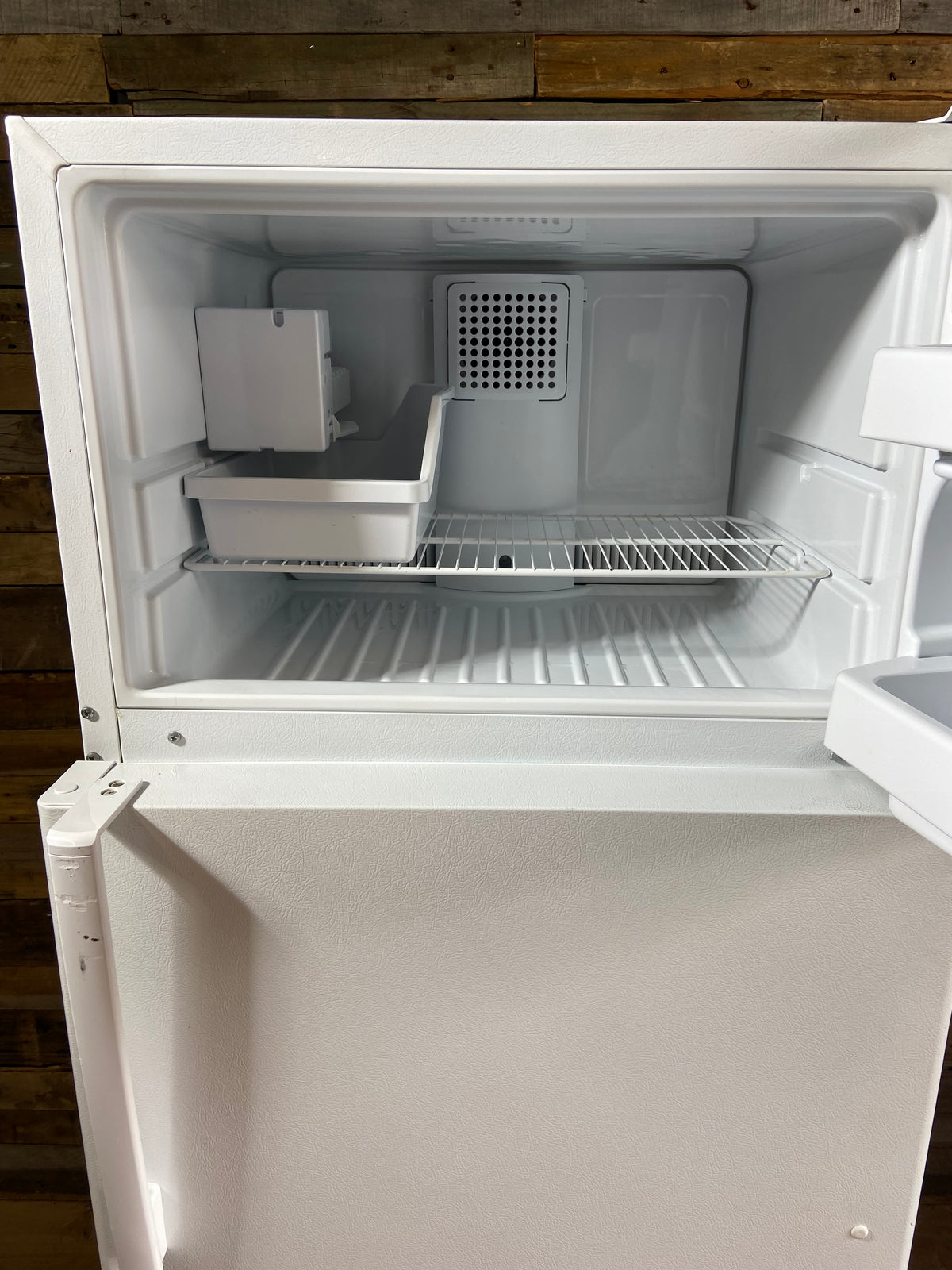 GE White Top/Bottom Refrigerator With Ice Maker