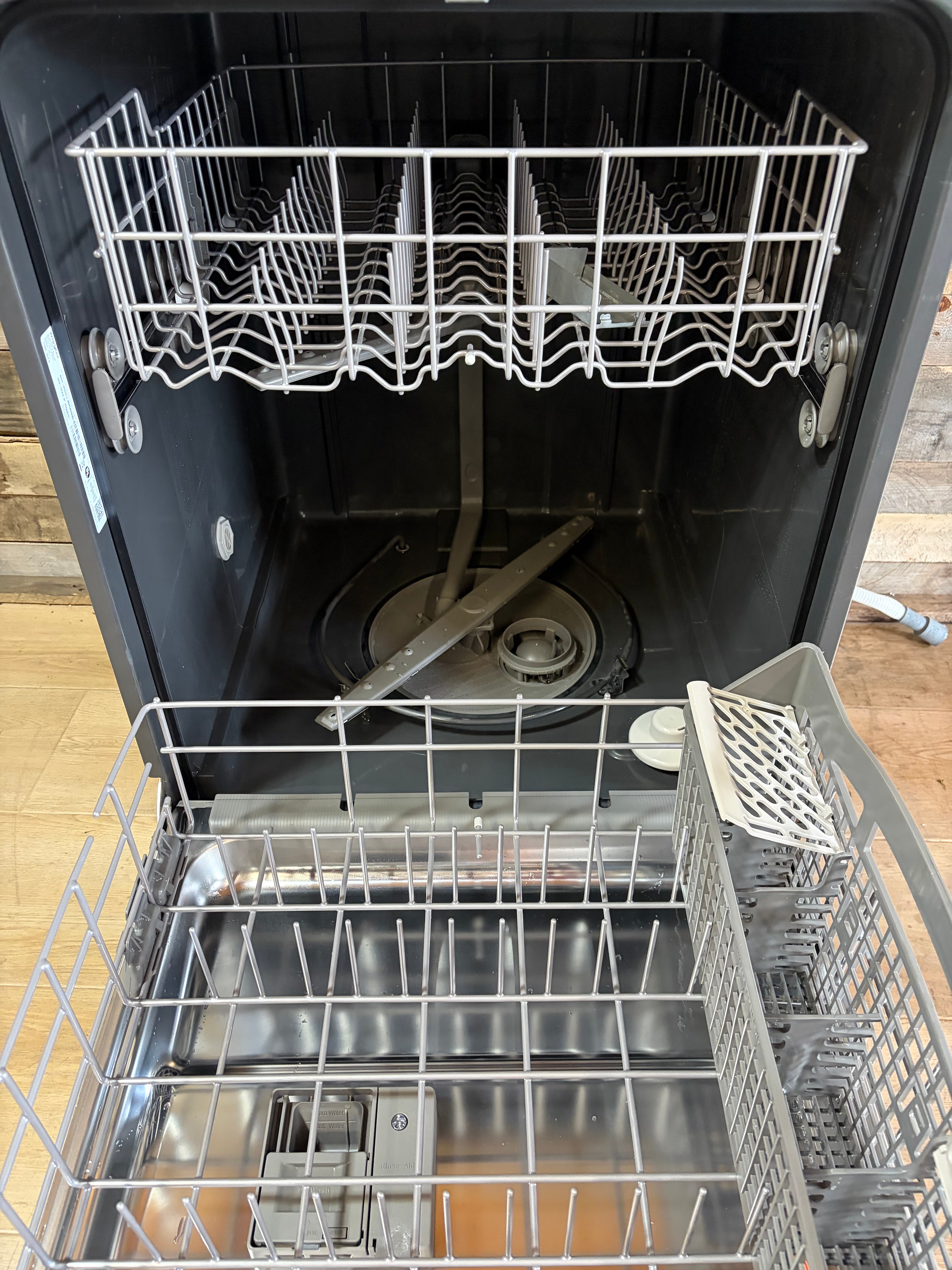 Whirlpool® 24" FingerPrint Resistant Stainless Steel Built In Dishwasher
