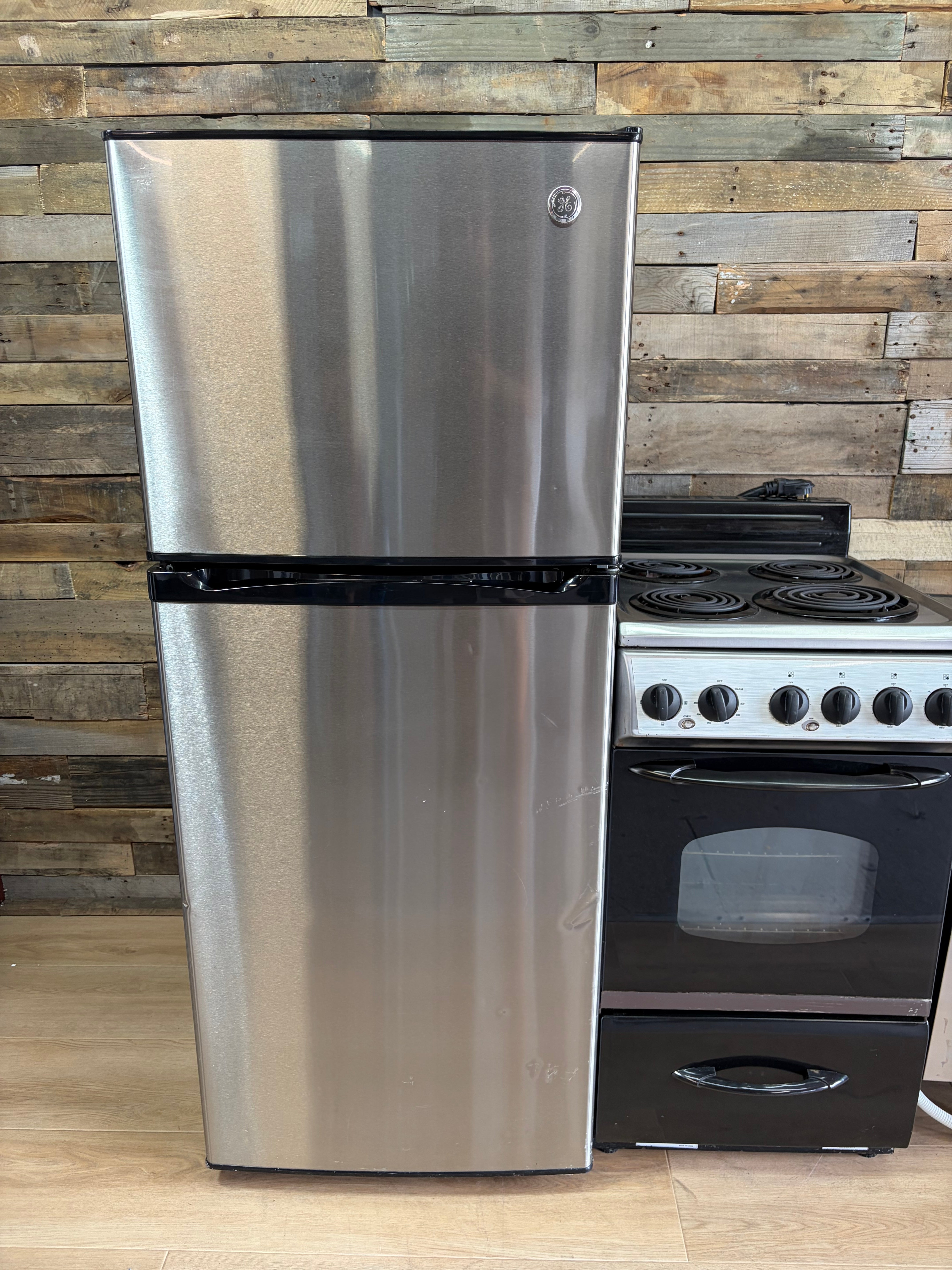 GE Apartment Sized Stainless Kitchen Set