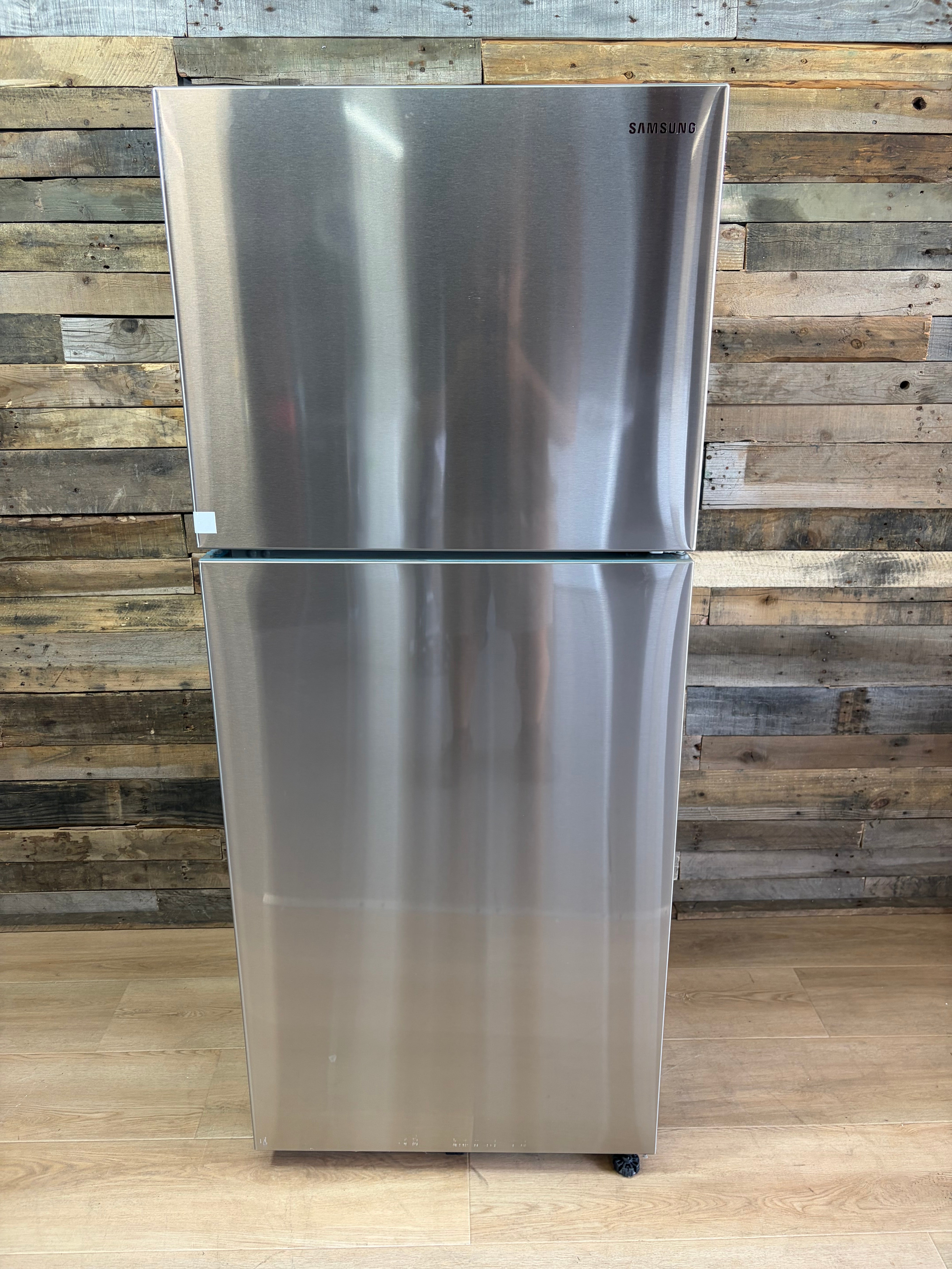 Samsung 15.6-Cu. Ft. Top Freezer Refrigerator with All-Around Cooling