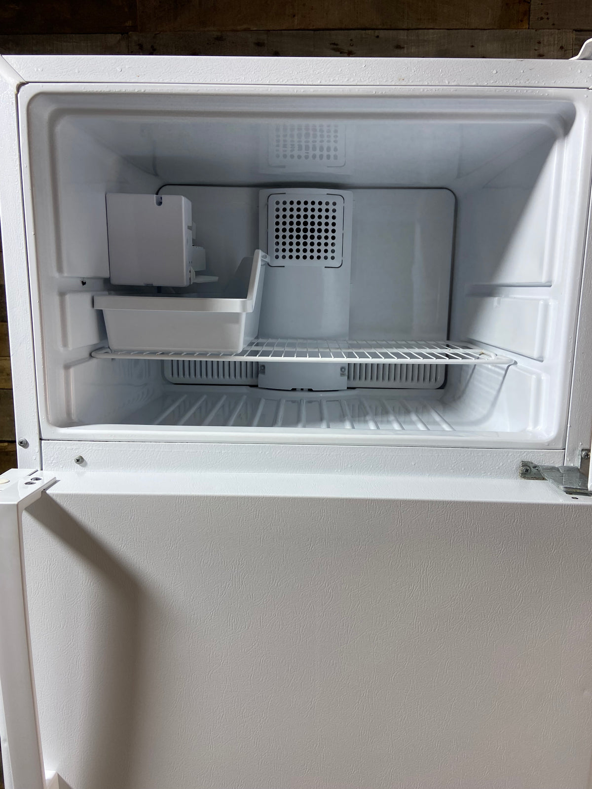 GE White Top/Bottom Refrigerator With Ice Maker