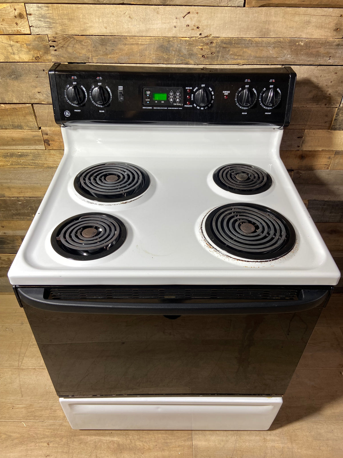 GE Black & White Coil Top Range