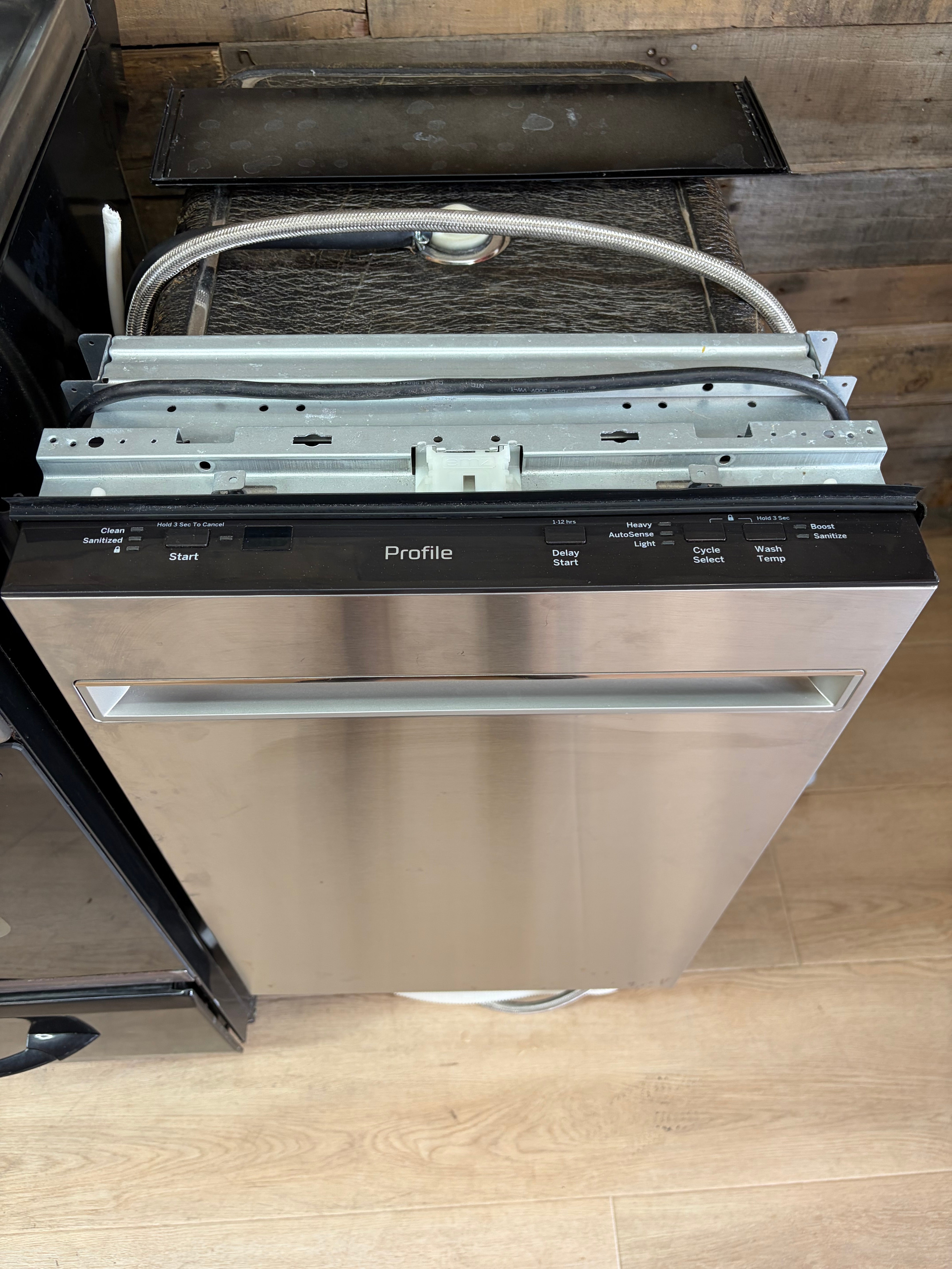 GE Apartment Sized Stainless Kitchen Set