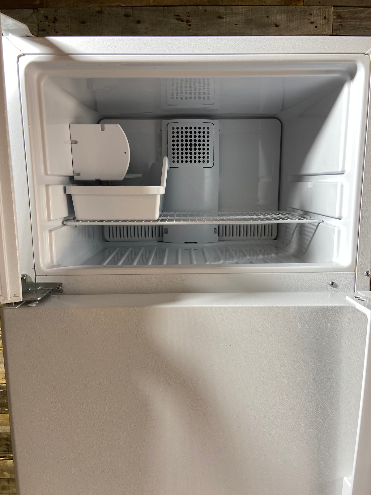 GE Top Bottom Refrigerator With Ice Maker