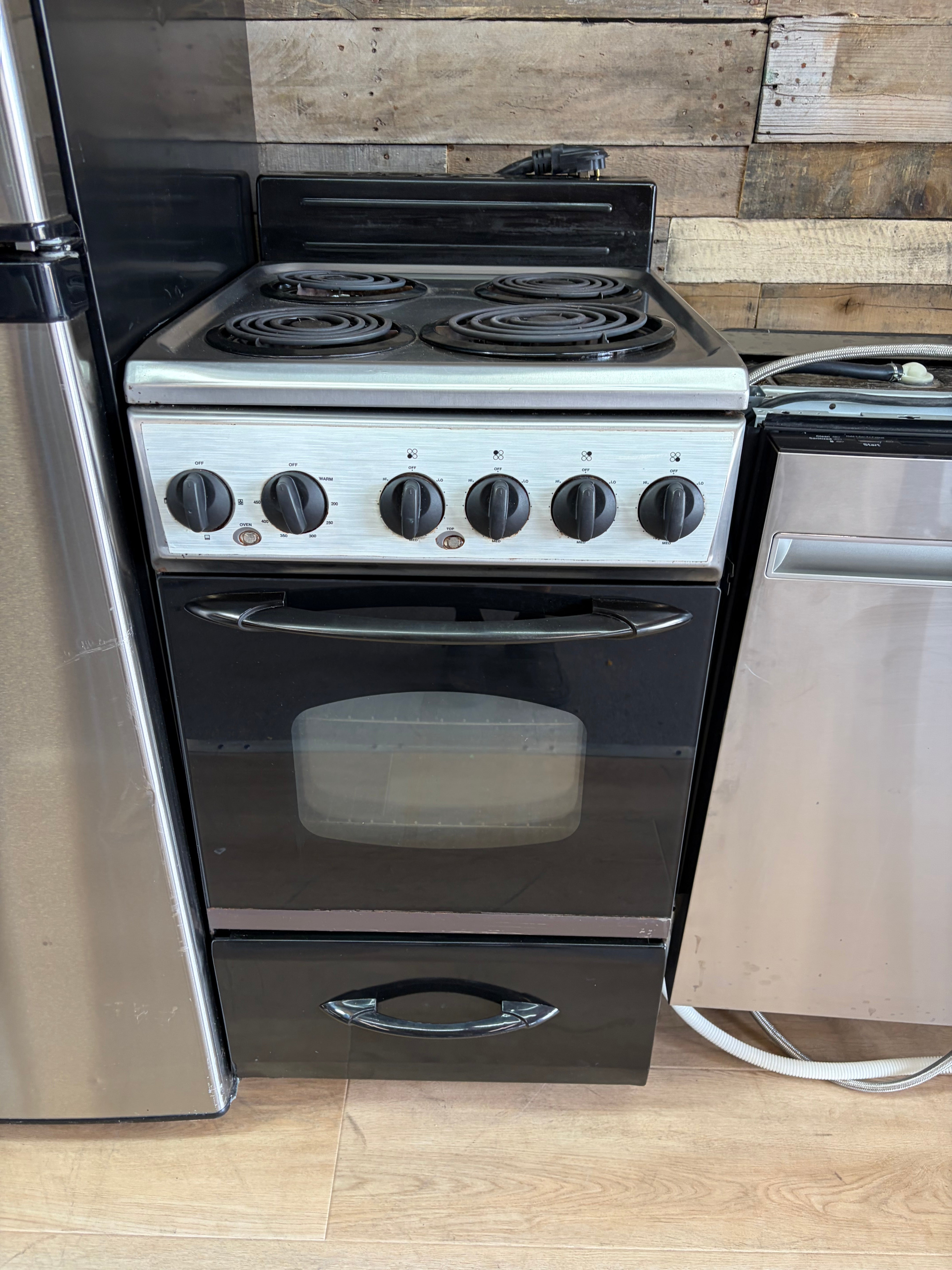 GE Apartment Sized Stainless Kitchen Set