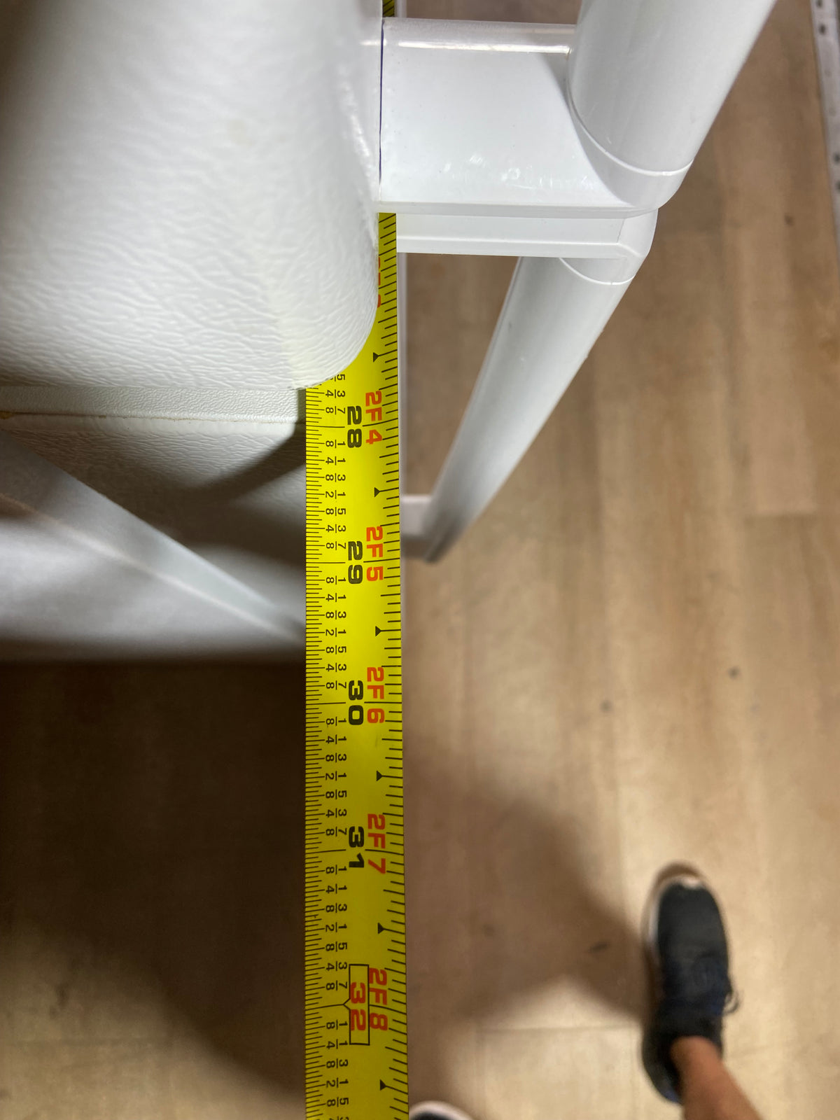 GE White Top/Bottom Refrigerator With Ice Maker