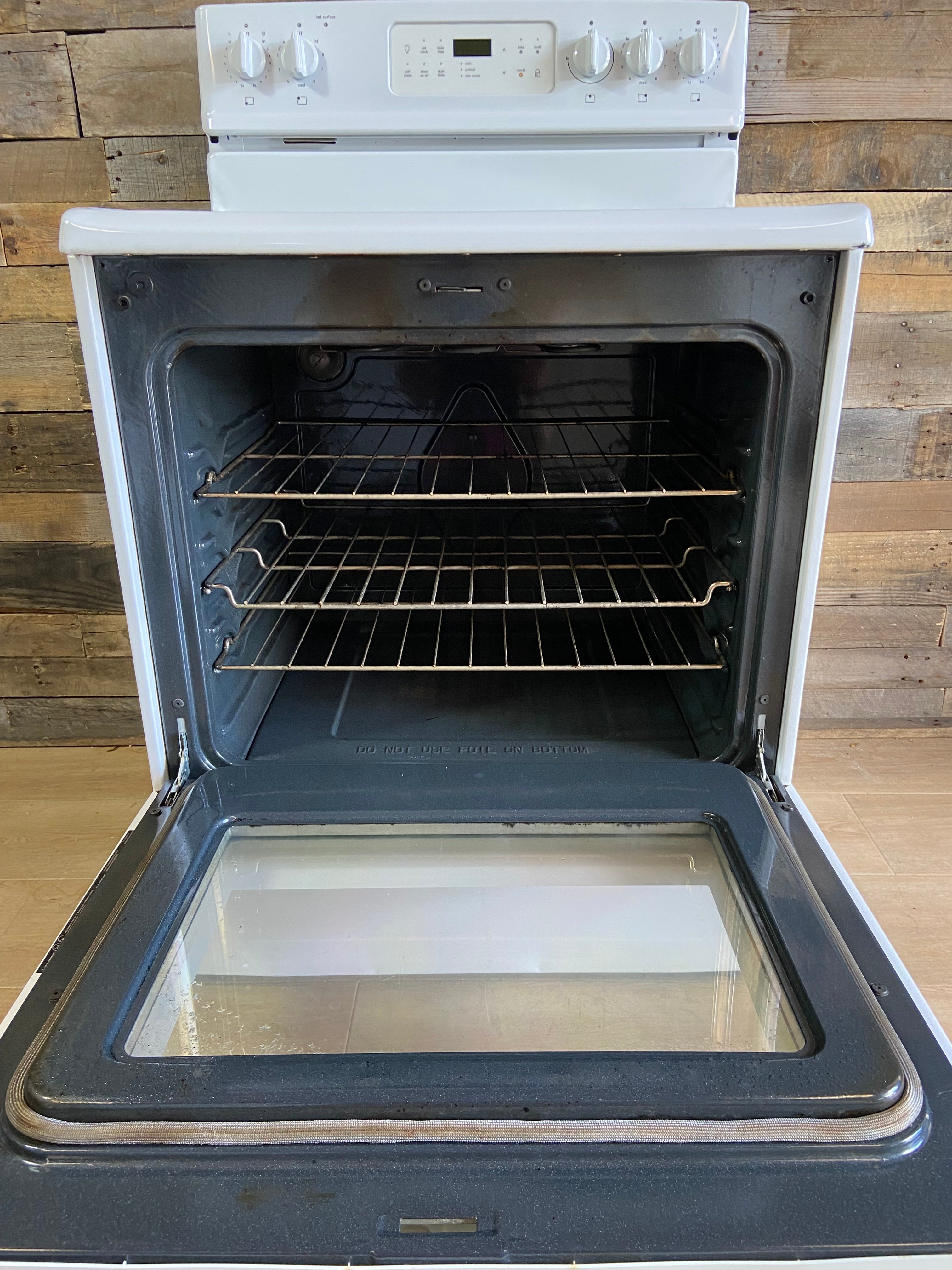 Frigidaire Gallery White Glass Top 5 Burner Range