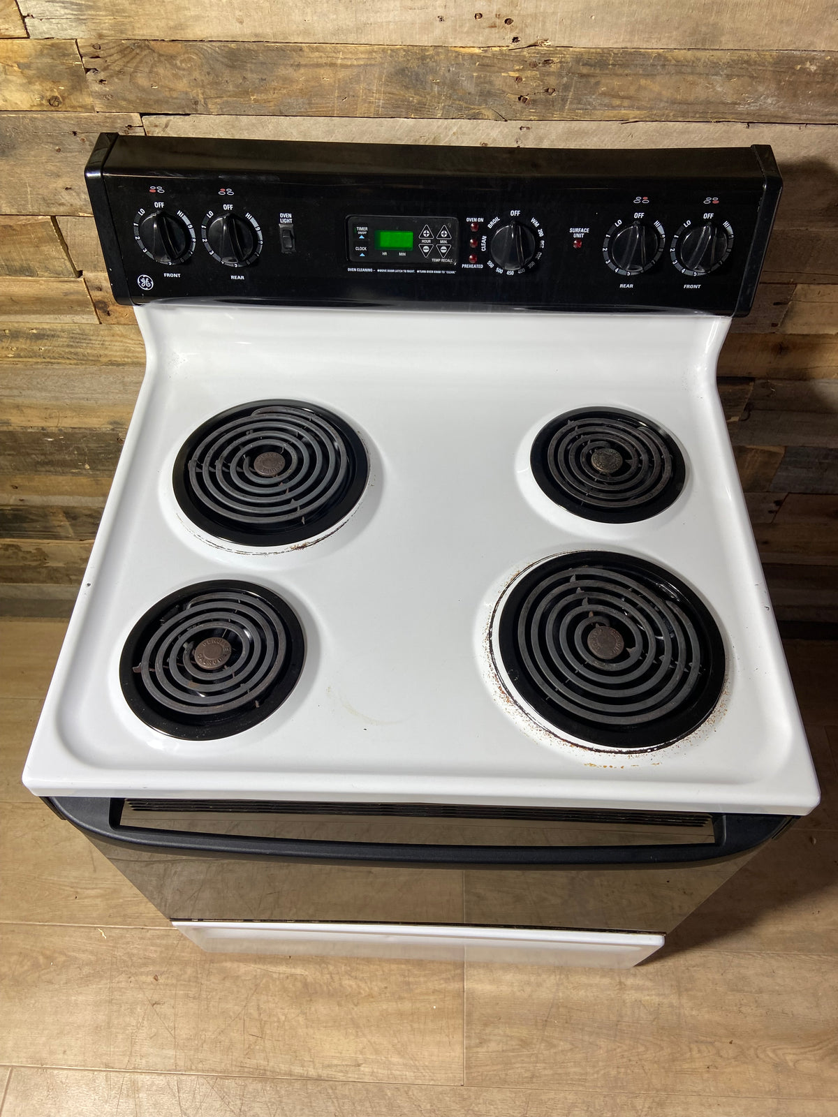 GE Black & White Coil Top Range