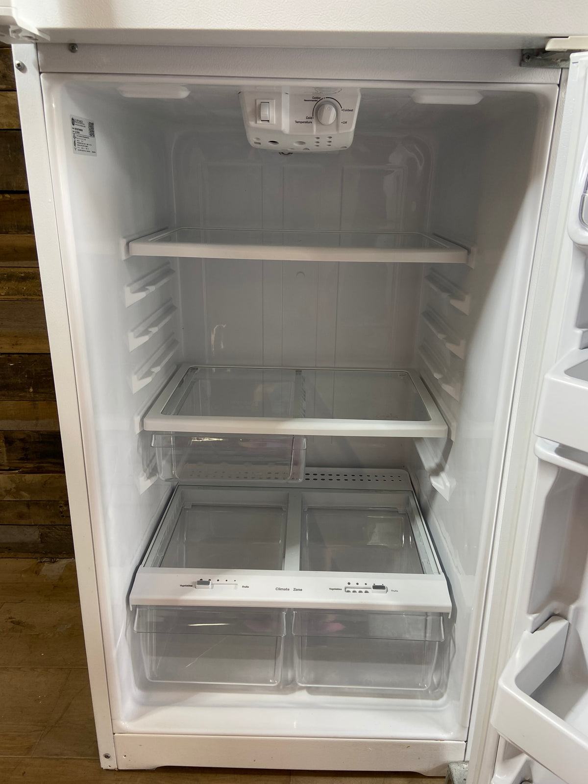 GE White Top/Bottom Refrigerator With Ice Maker