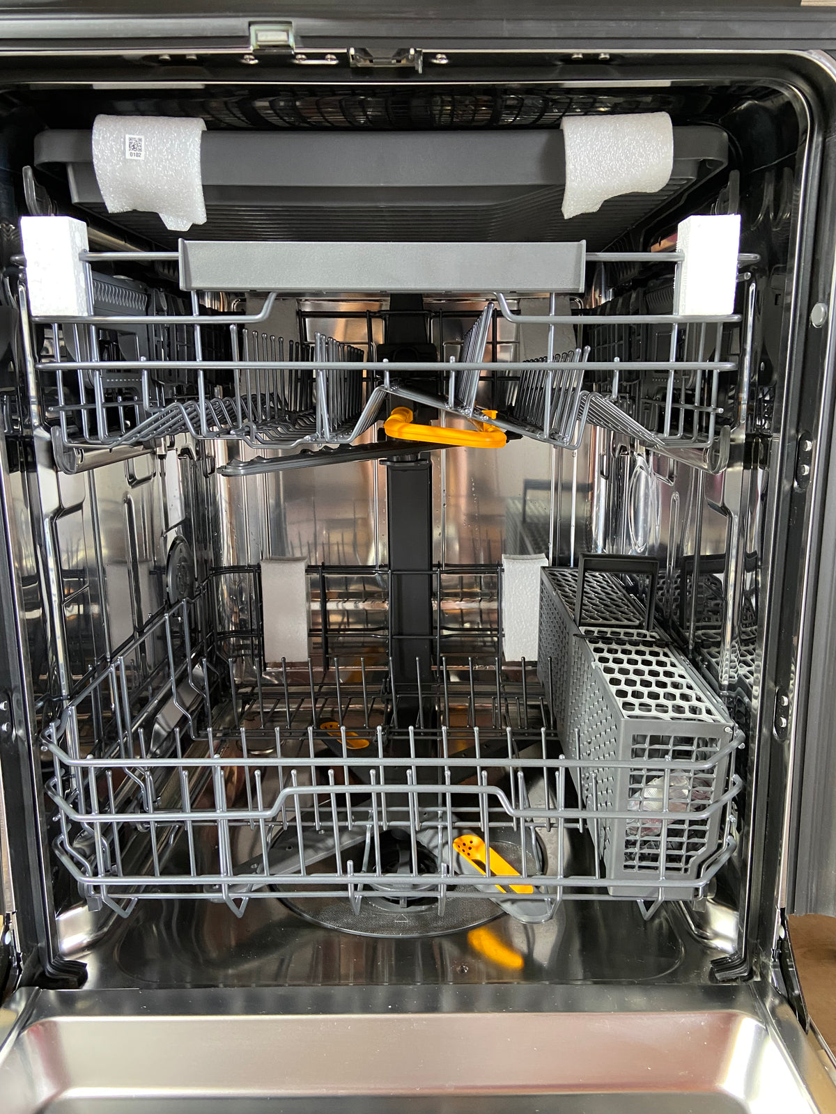 LG ThinQ FlushFit 24-in Top Control Built-in Dishwasher ( Printproof Stainless Steel ) With Third Rack, QuadWash