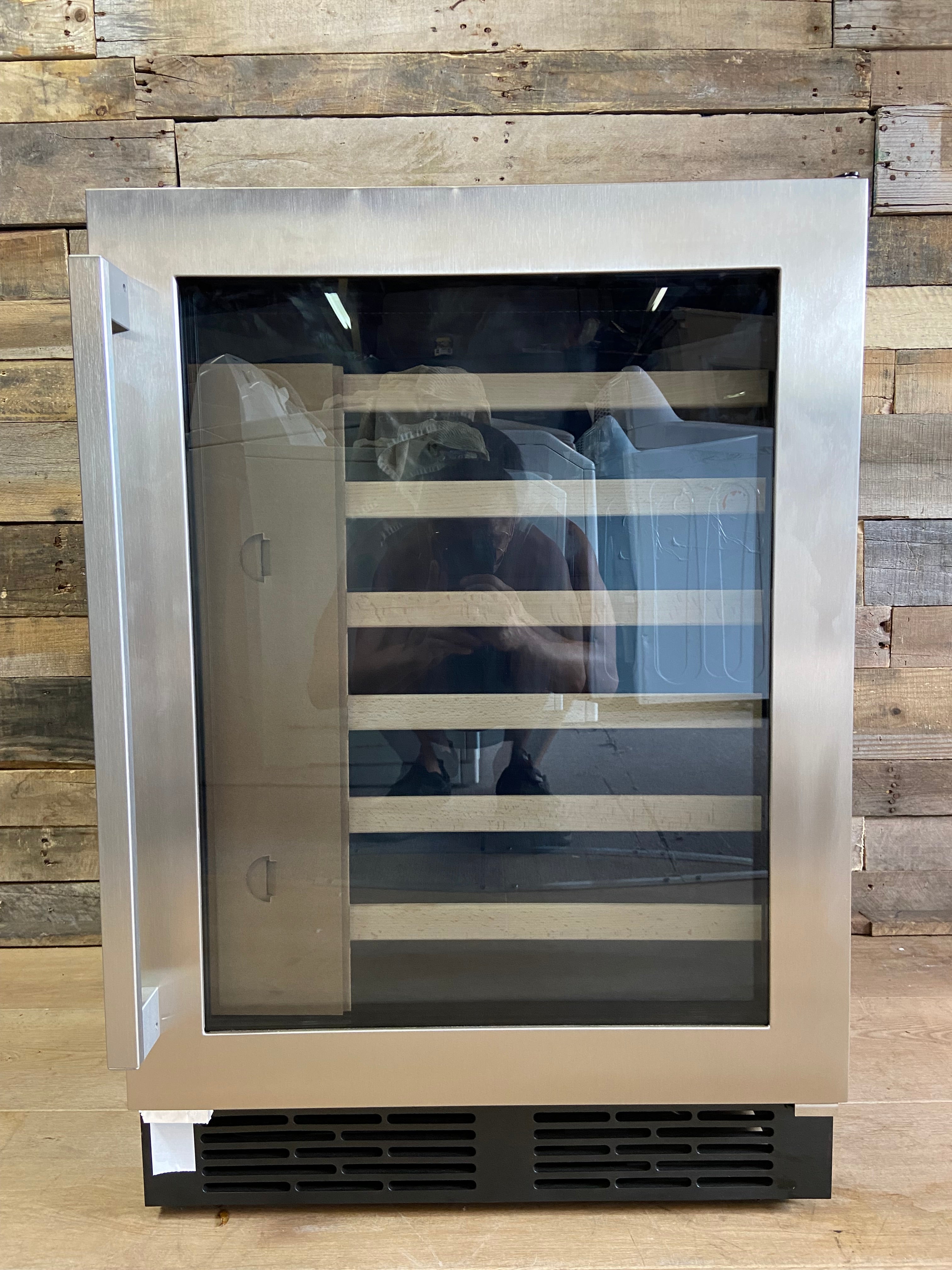 Hisense Stainless steel Built-in/Freestanding Indoor Wine Cooler