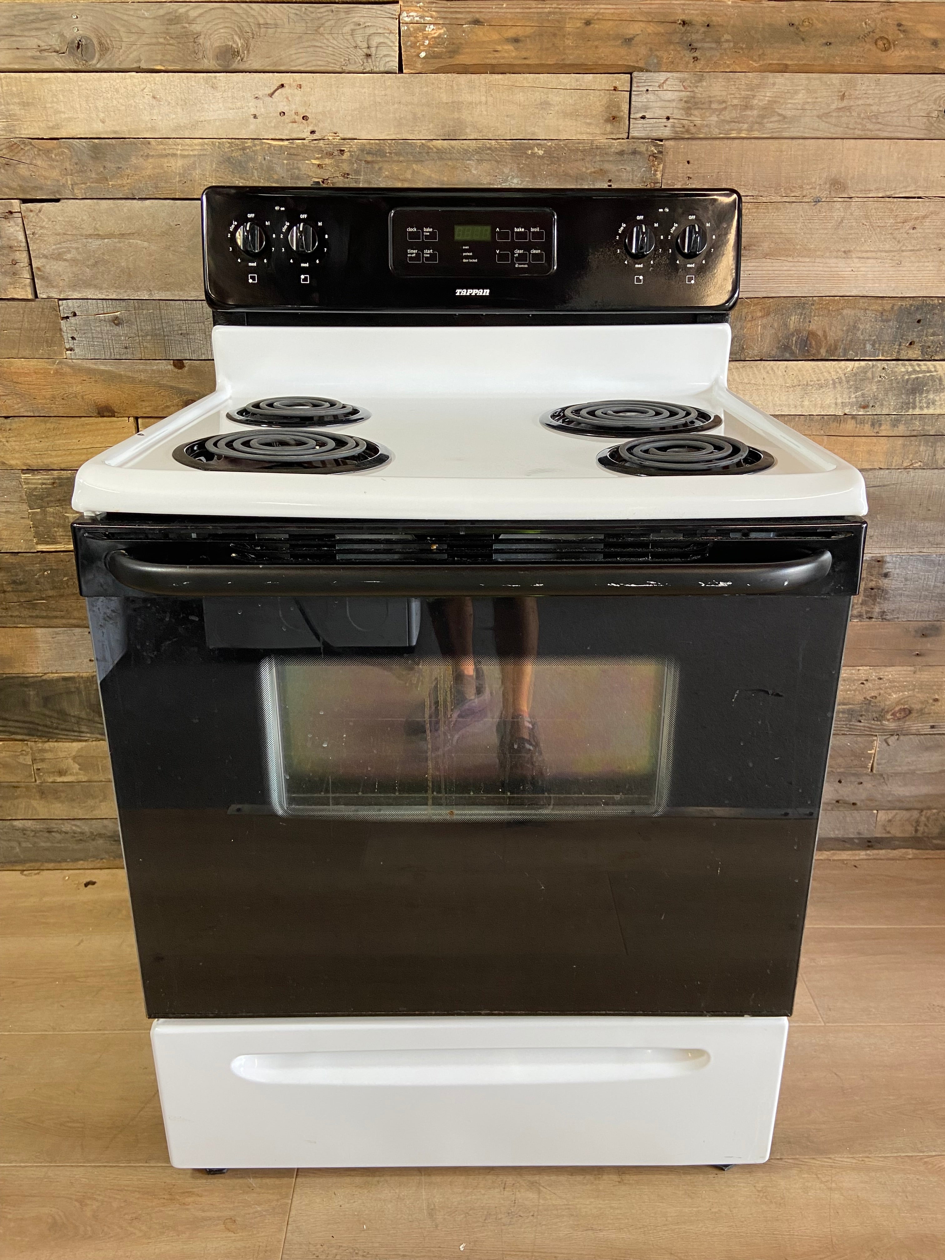 Tappan White & Black 4 Burner Coil Top Range