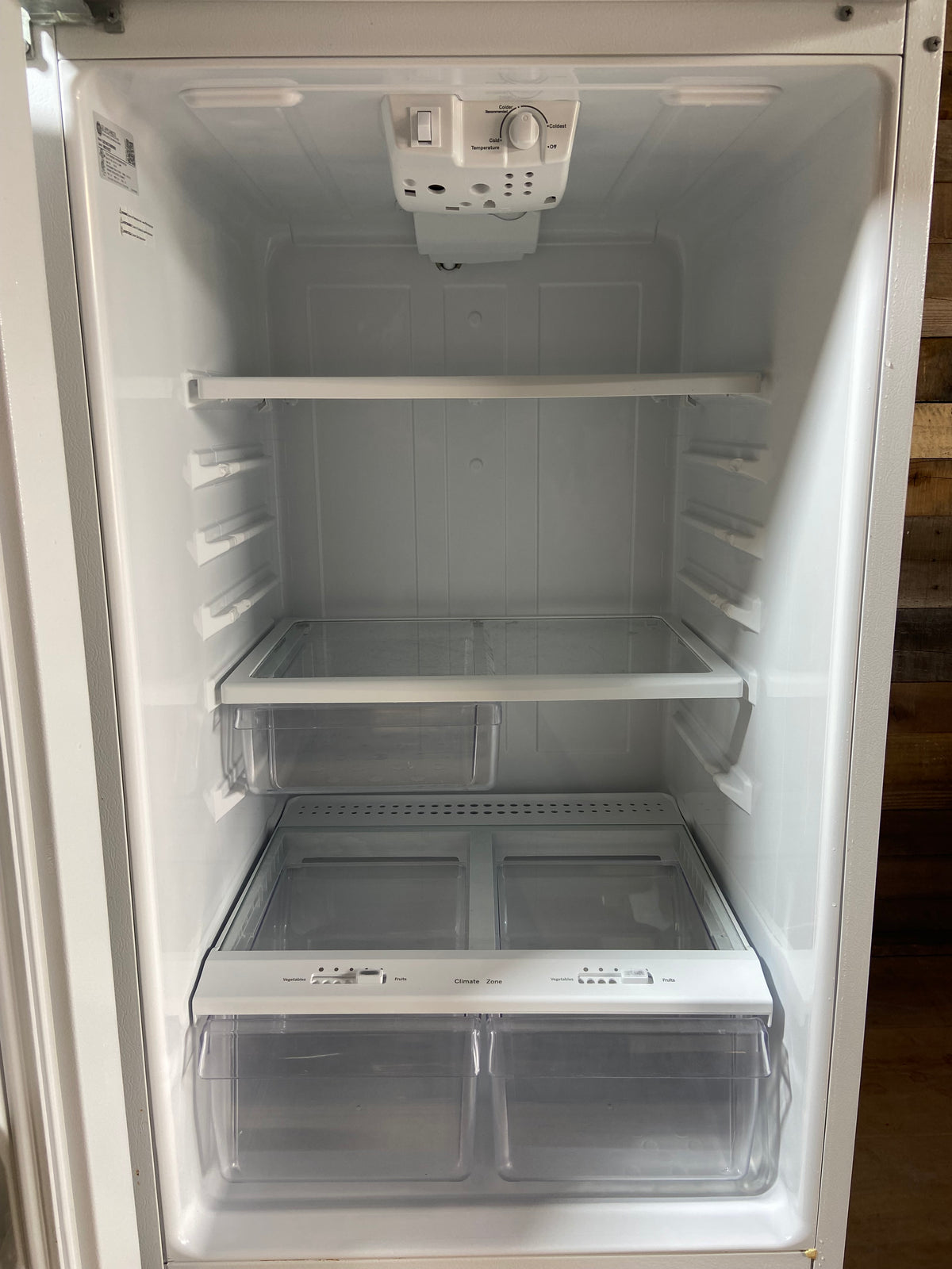 GE Top Bottom Refrigerator With Ice Maker