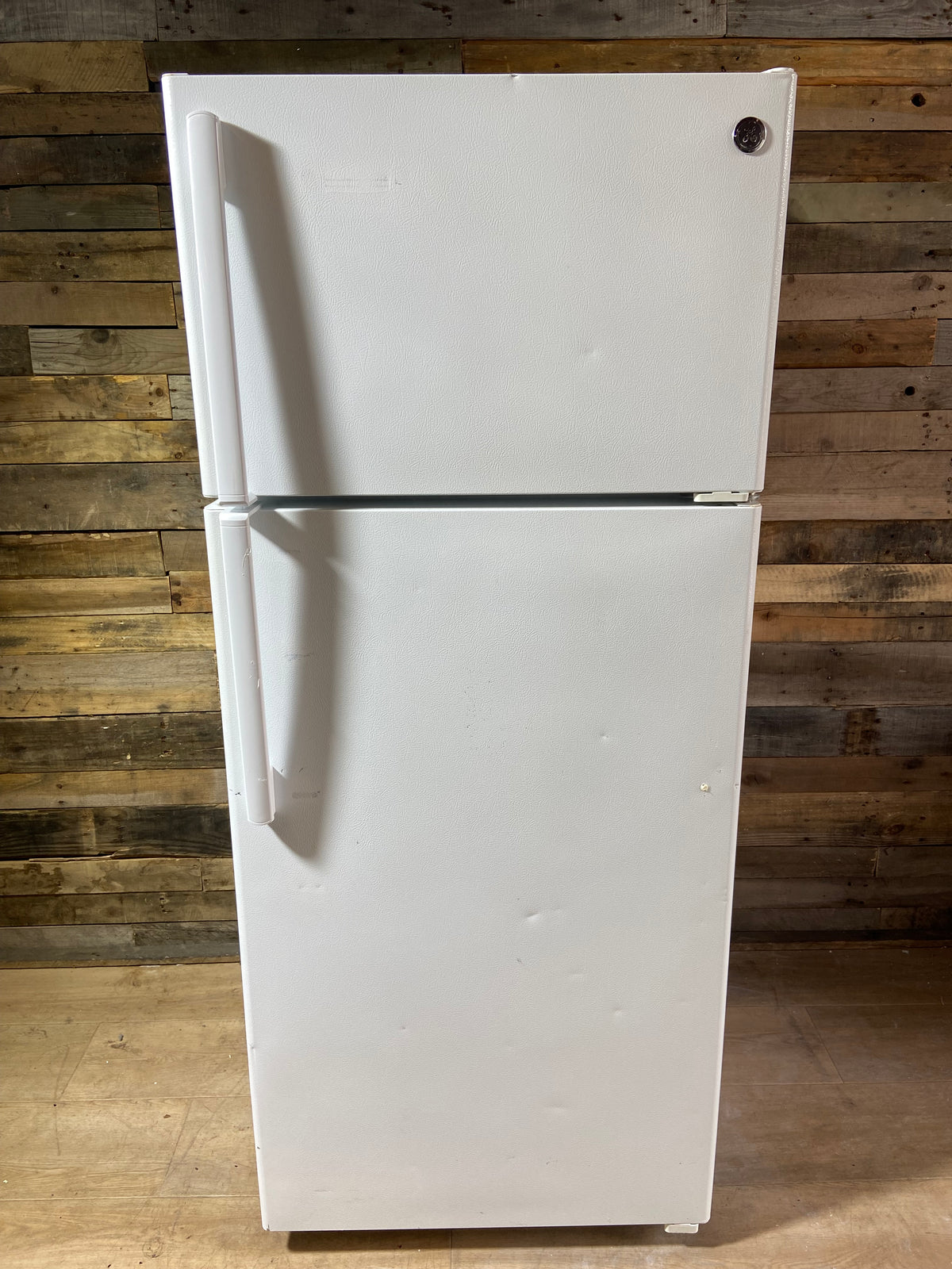 GE White Top/Bottom Refrigerator With Ice Maker