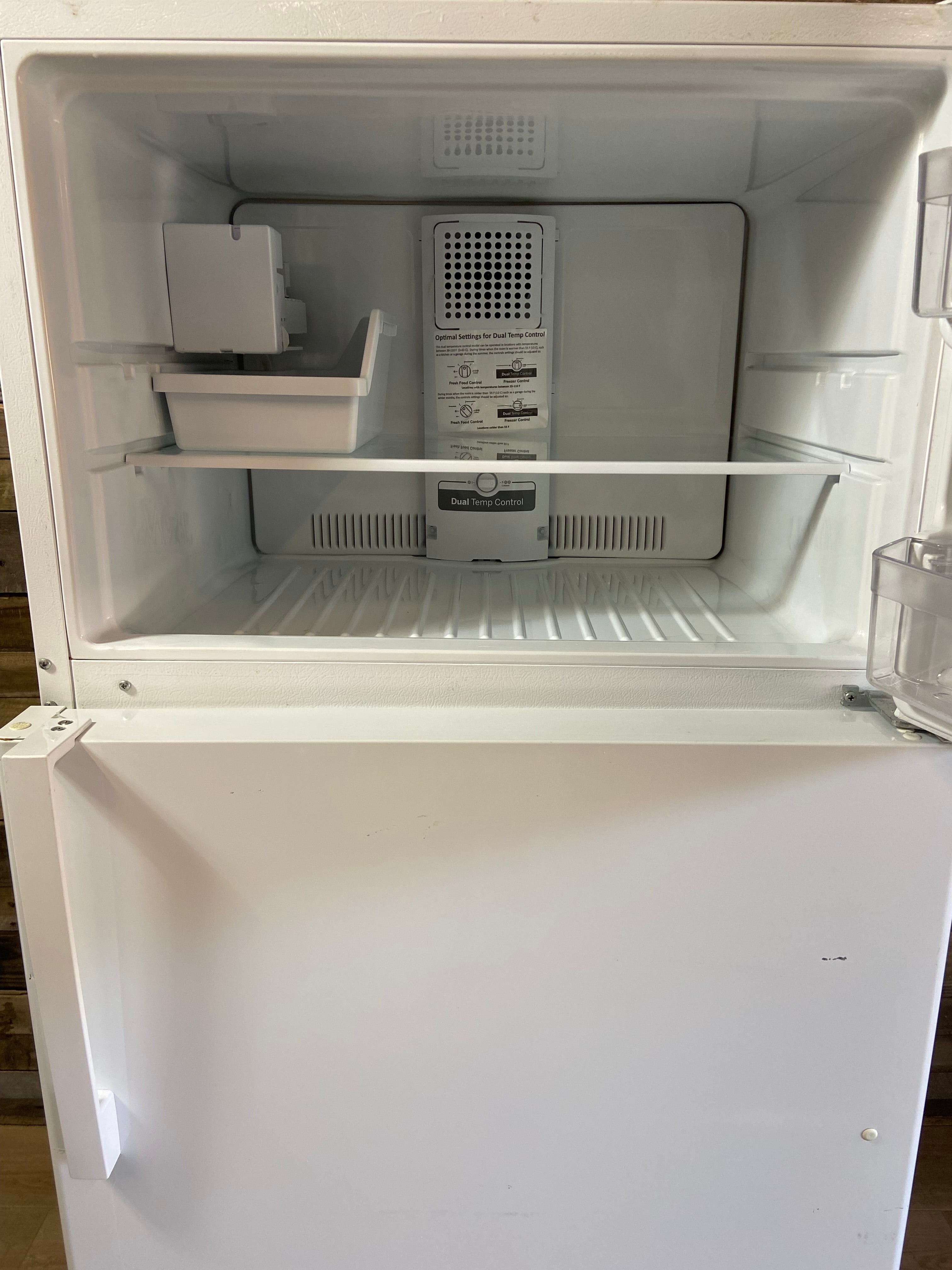 GE White Refrigerator With Ice Maker