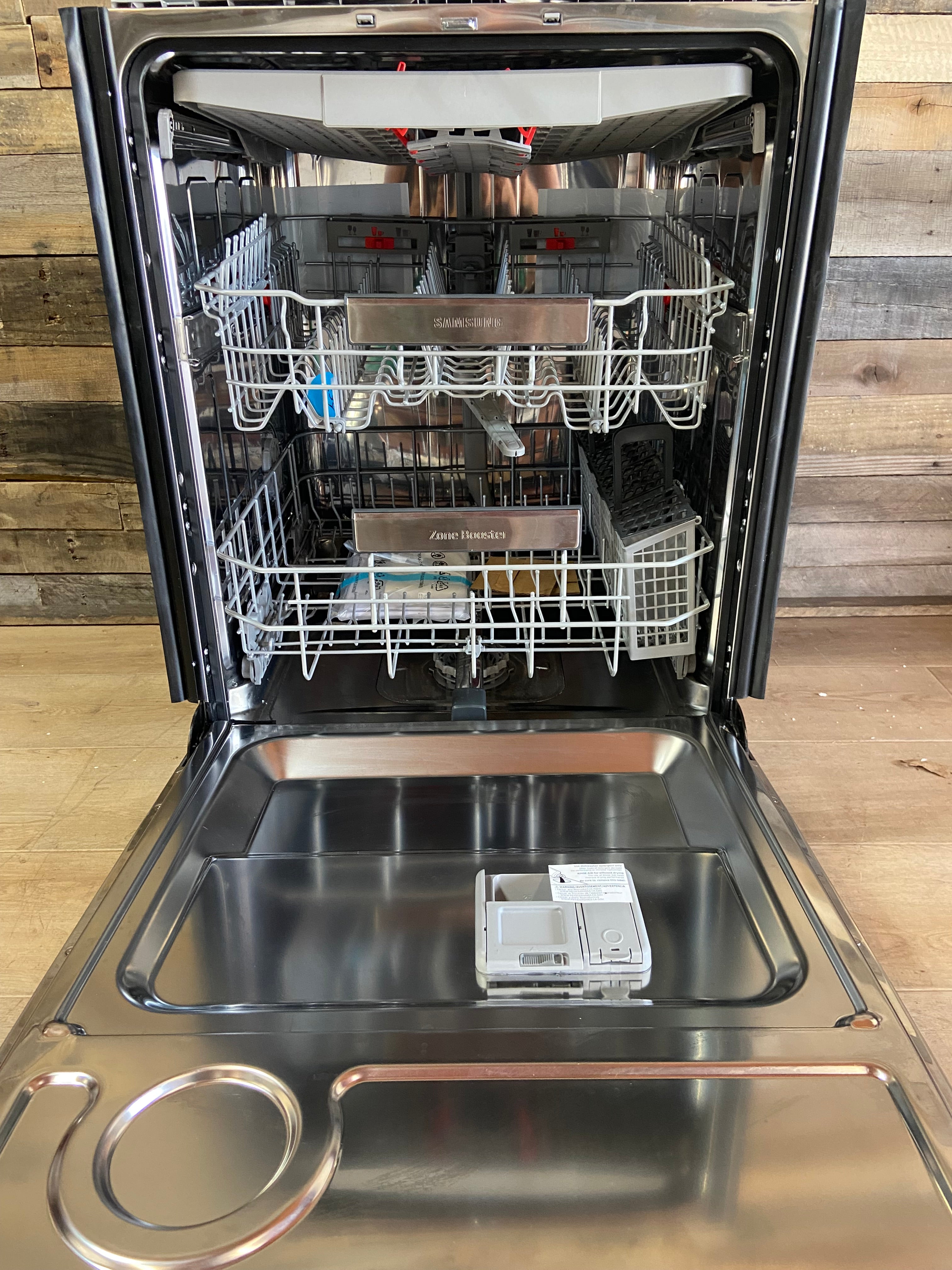Samsung 24" Fingerprint Resistant Black Stainless Steel Top Control Built In Dishwasher