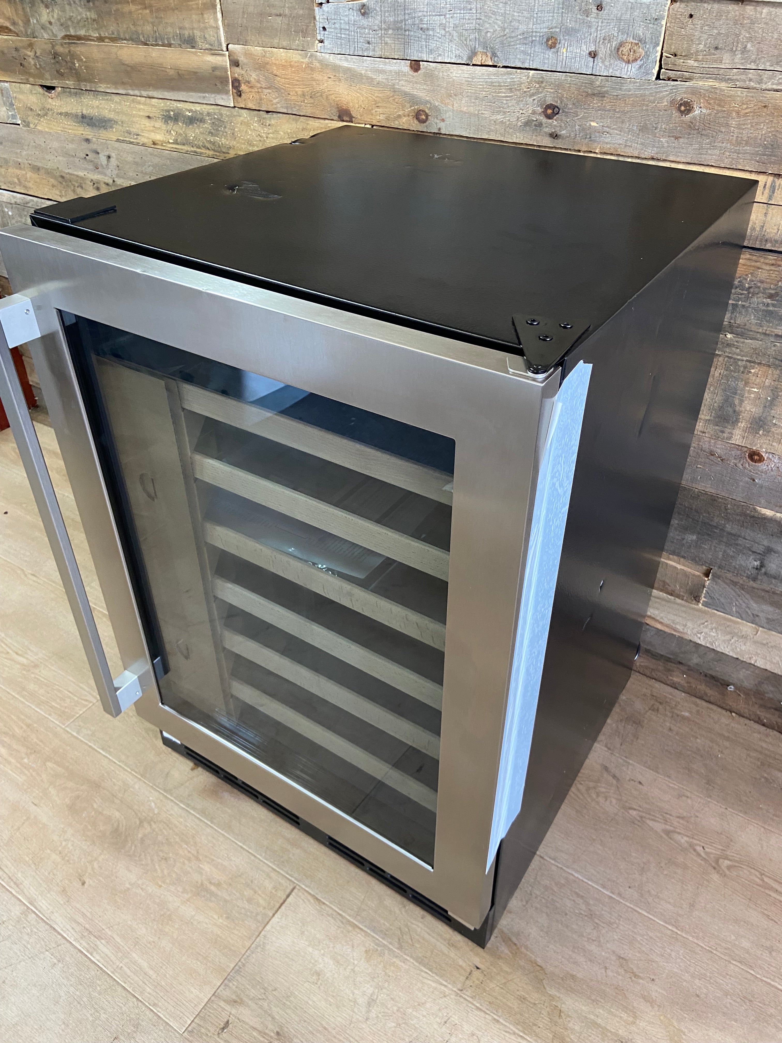 Hisense Stainless steel Built-in/Freestanding Indoor Wine Cooler
