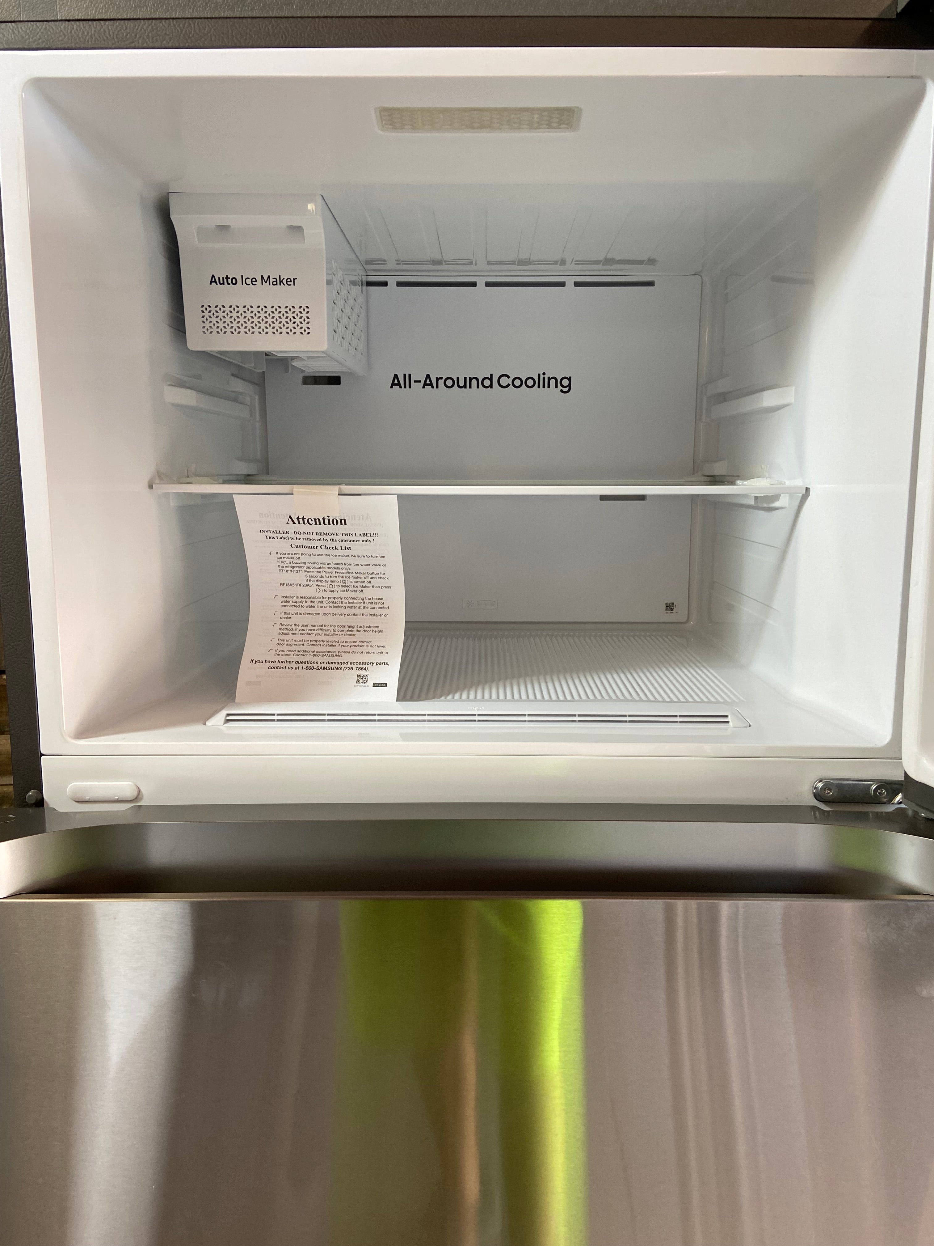 Samsung Garage Ready 17.5-cu ft Standard-Depth 28-in Wide Top-Freezer Refrigerator