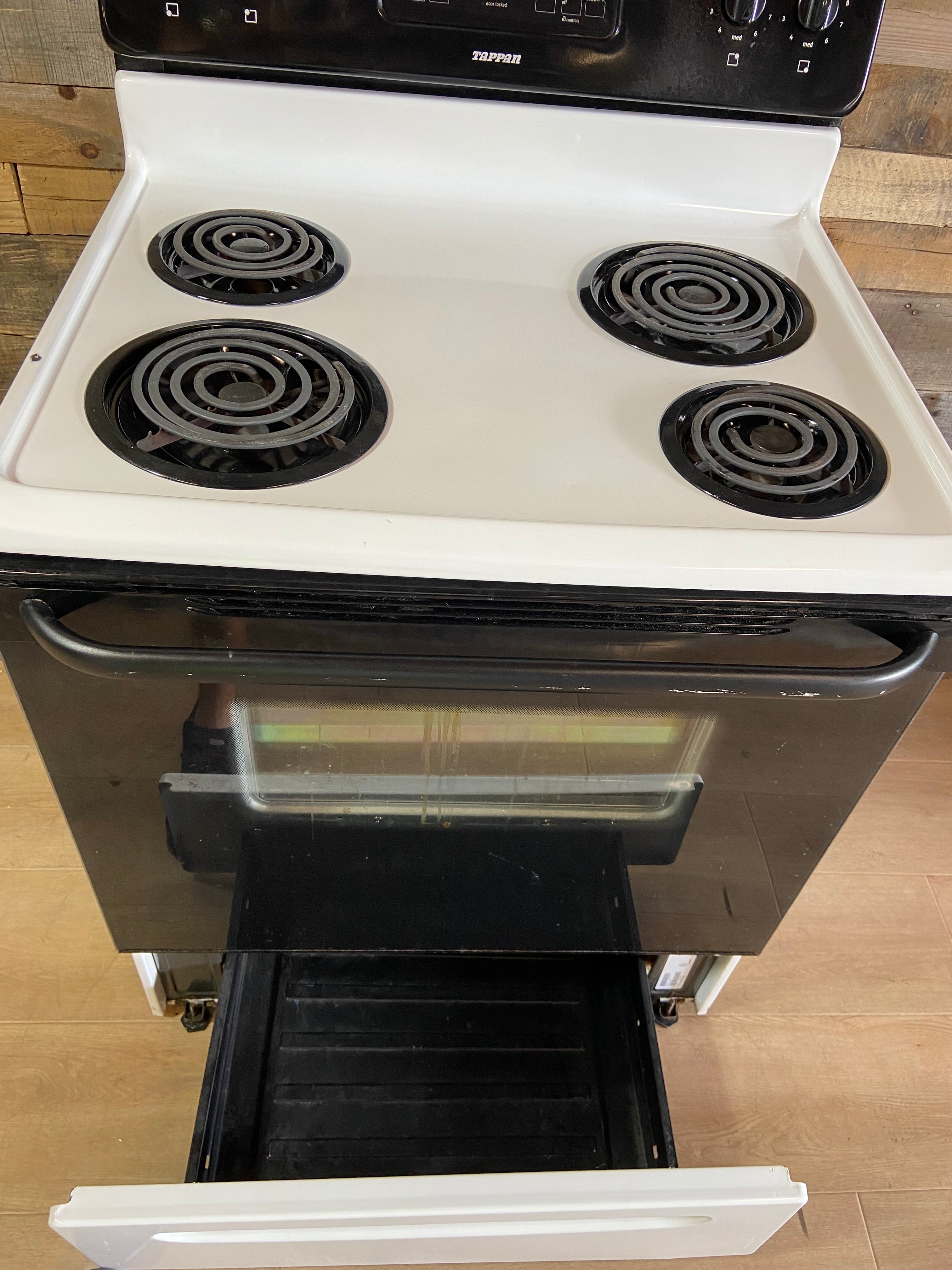 Tappan White & Black 4 Burner Coil Top Range
