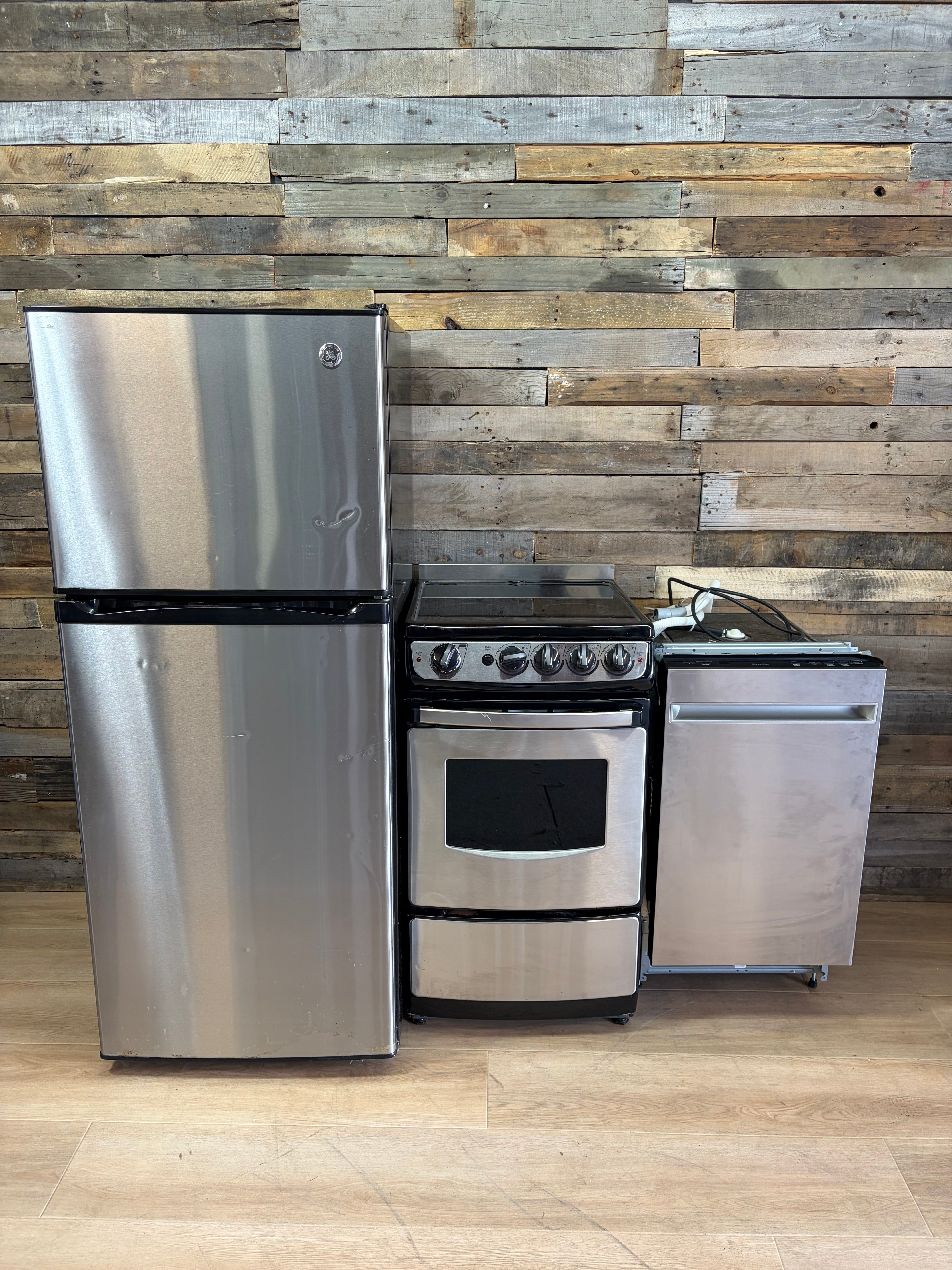 GE Apartment Size Kitchen Set