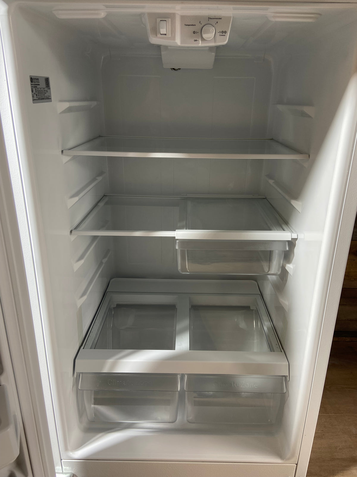 GE White Top/Bottom Refrigerator With Ice Maker