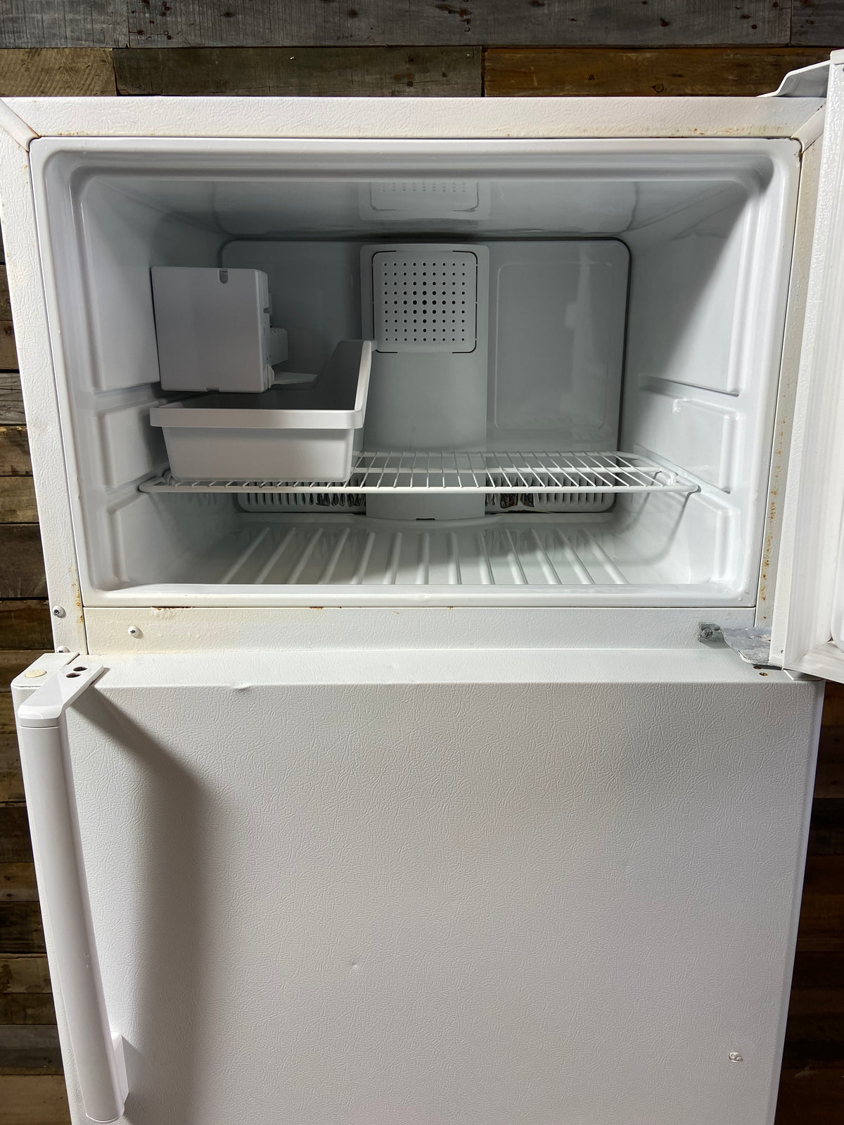 GE White Top/Bottom Refrigerator With Ice Maker