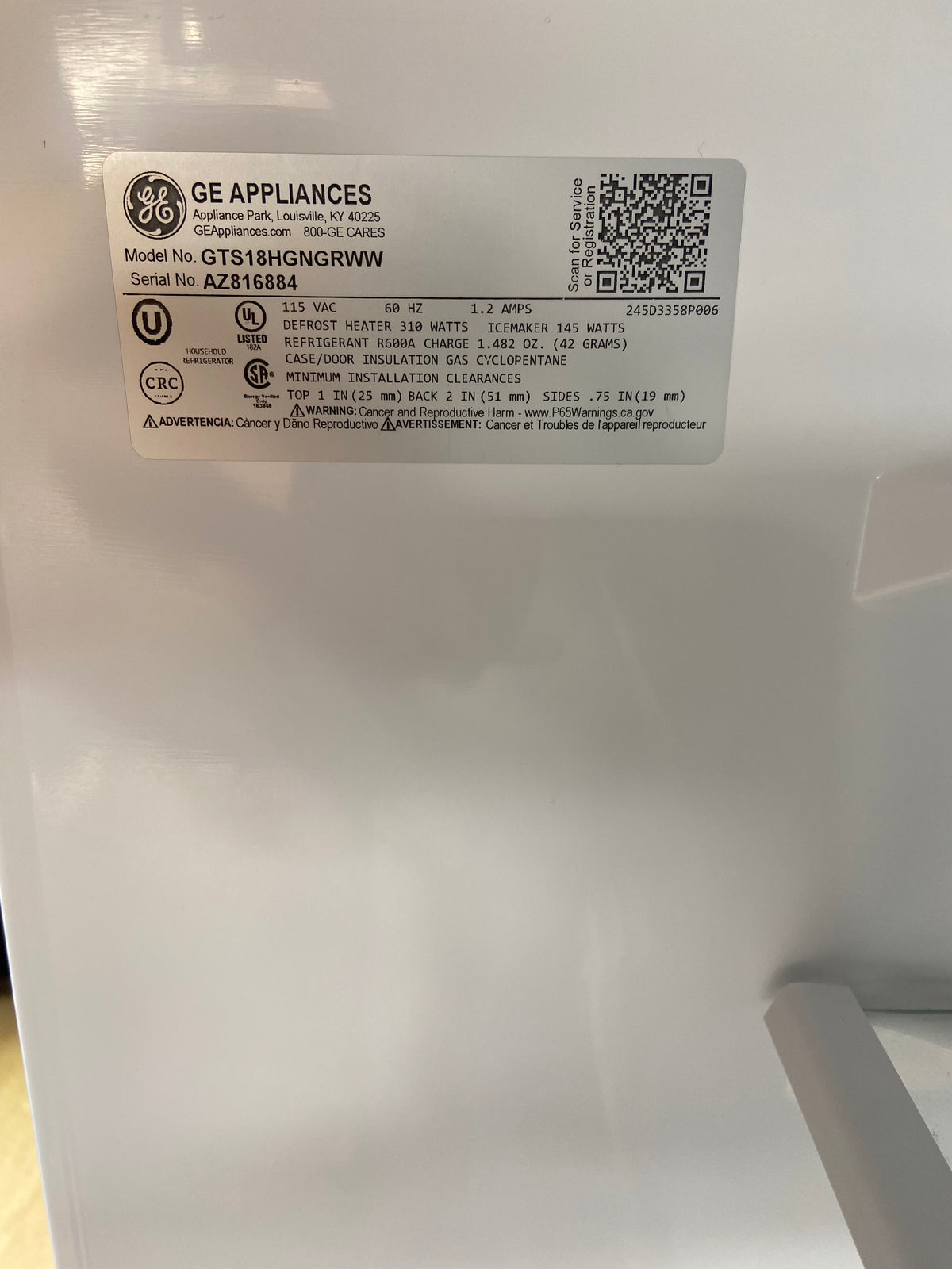 GE White Top/Bottom Refrigerator With Ice Maker
