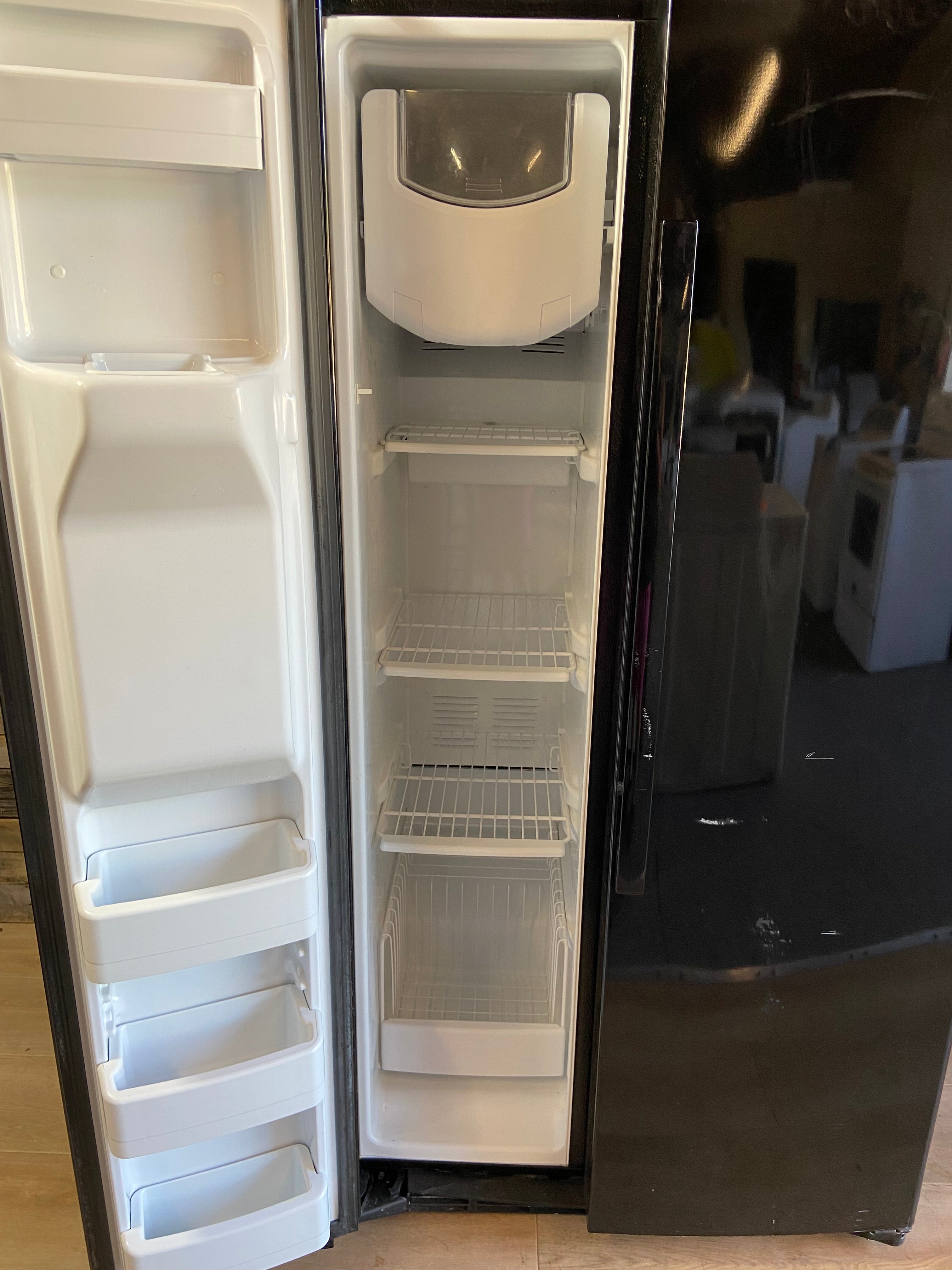 Black Side/Side GE Refrigerator. Ice/Water doesn’t work