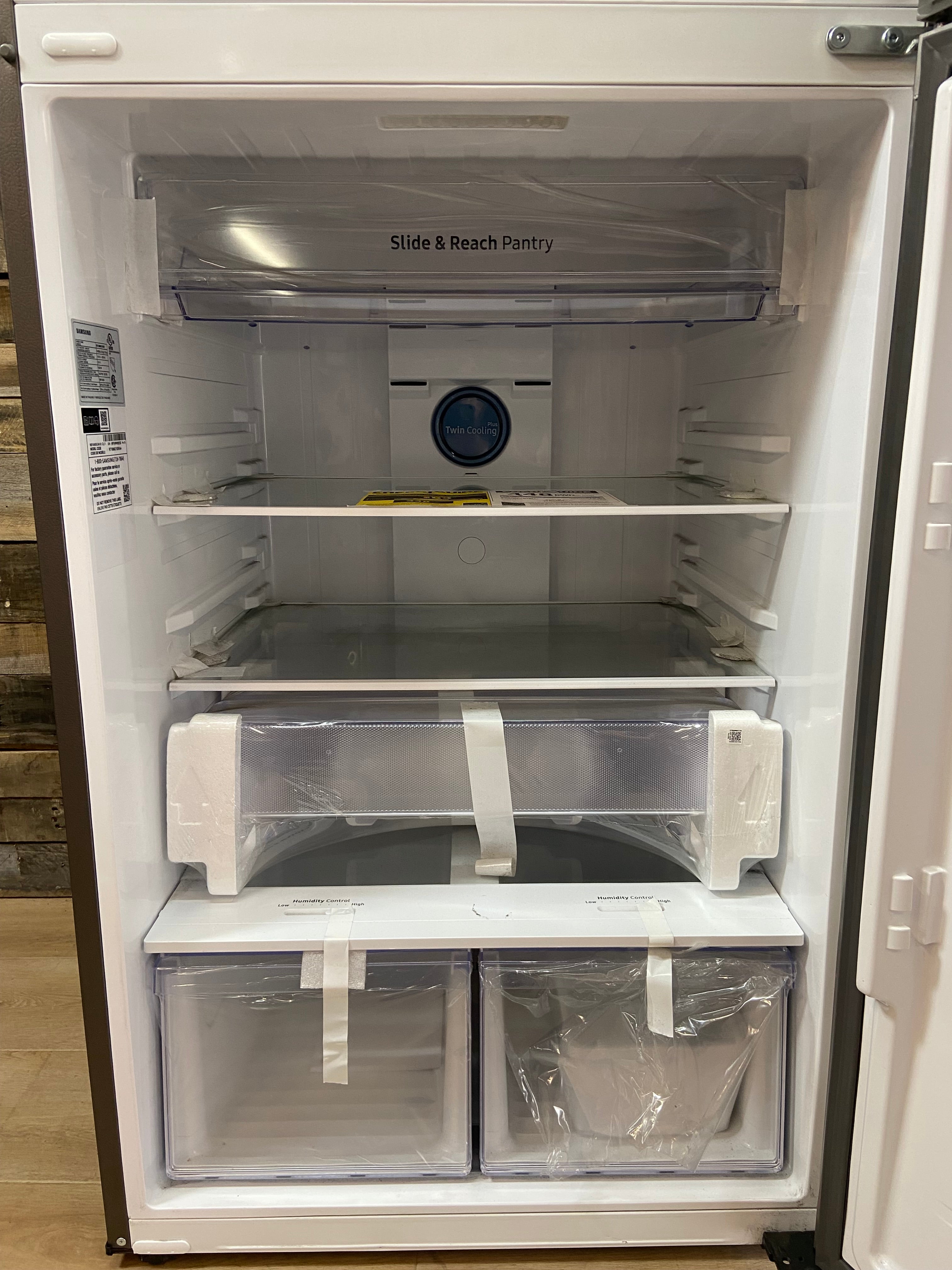 Samsung 18-Cu. Ft. Top Freezer Refrigerator with Ice Maker