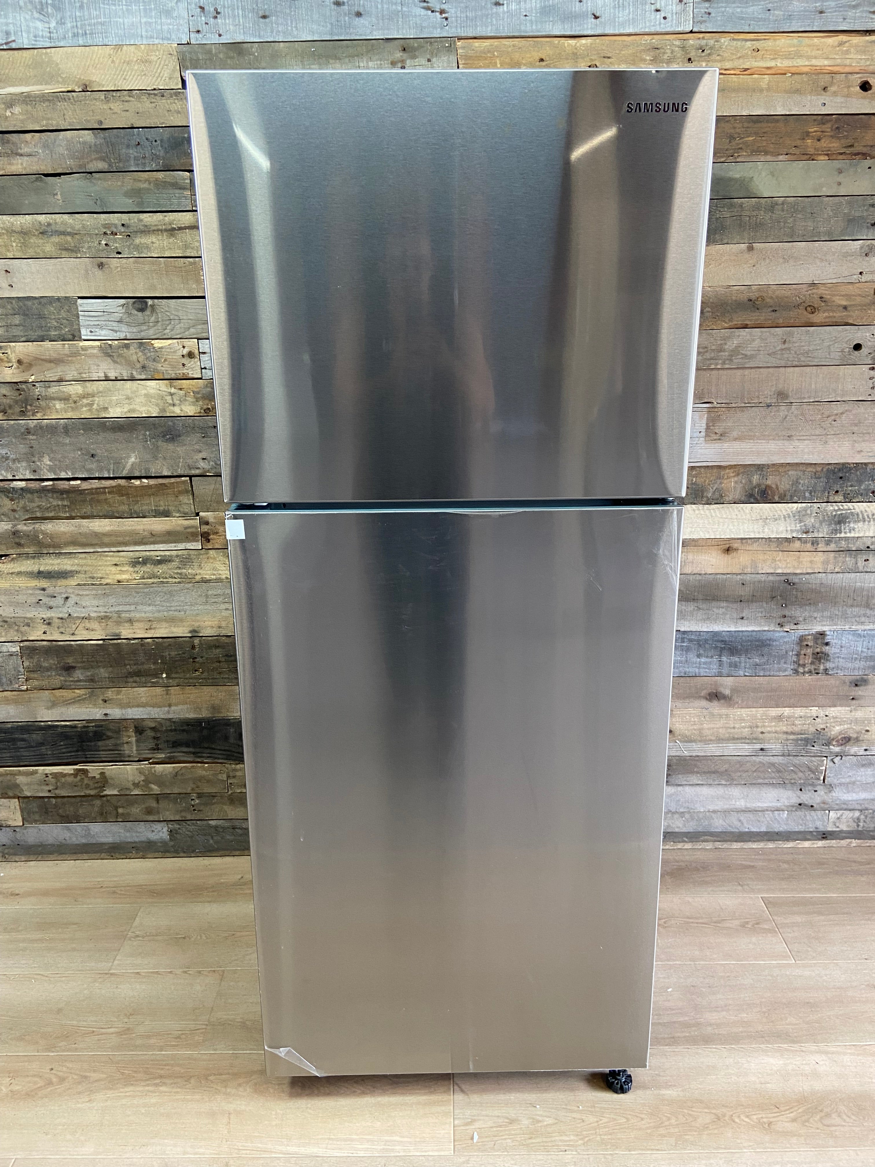 Samsung 28" 15.6 Cu. Ft. Stainless Steel Top Freezer Refrigerator