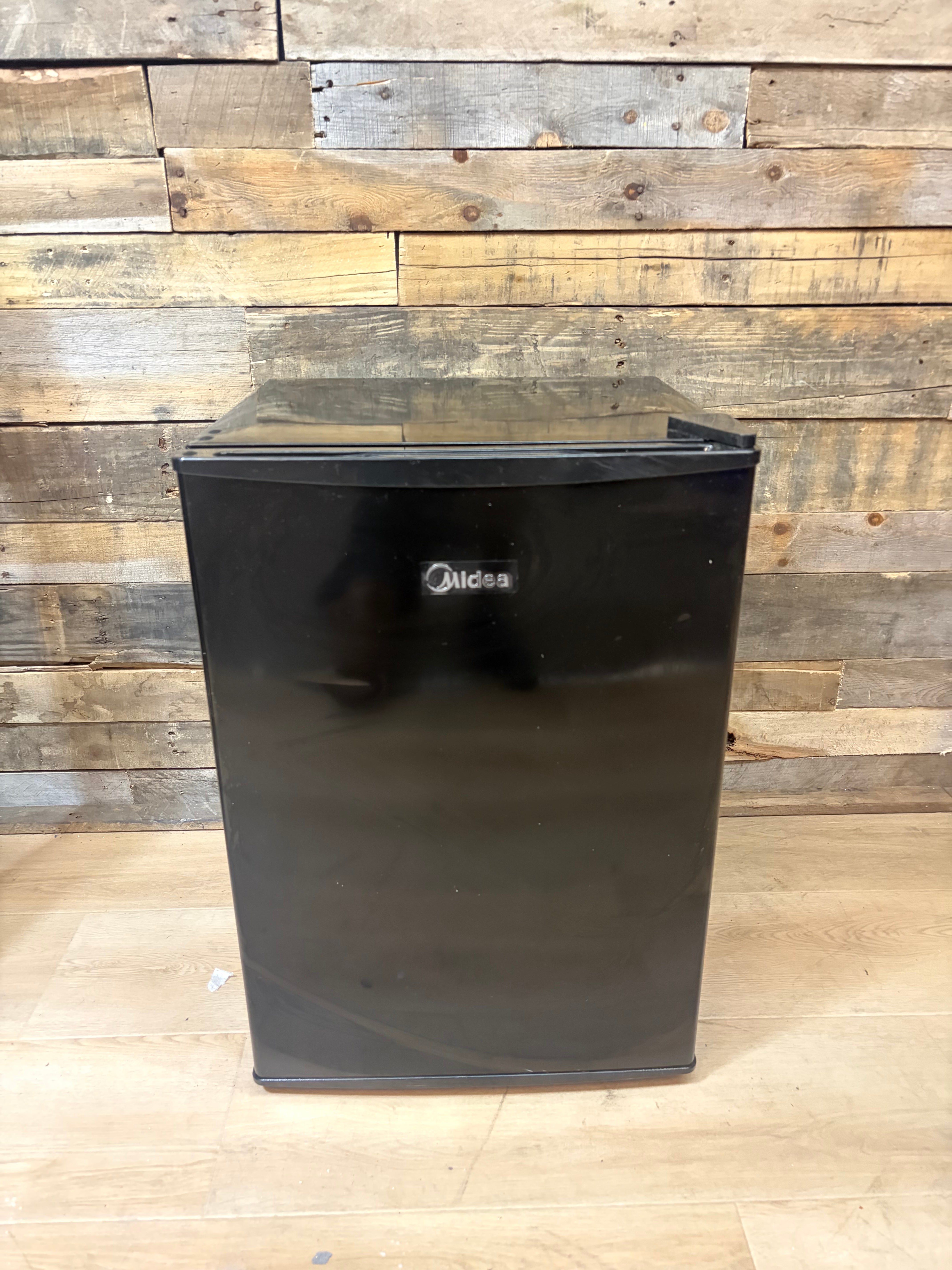 Midea MRM27S5BBB 2.7 Cu Ft Compact Mini Refrigerator – Black