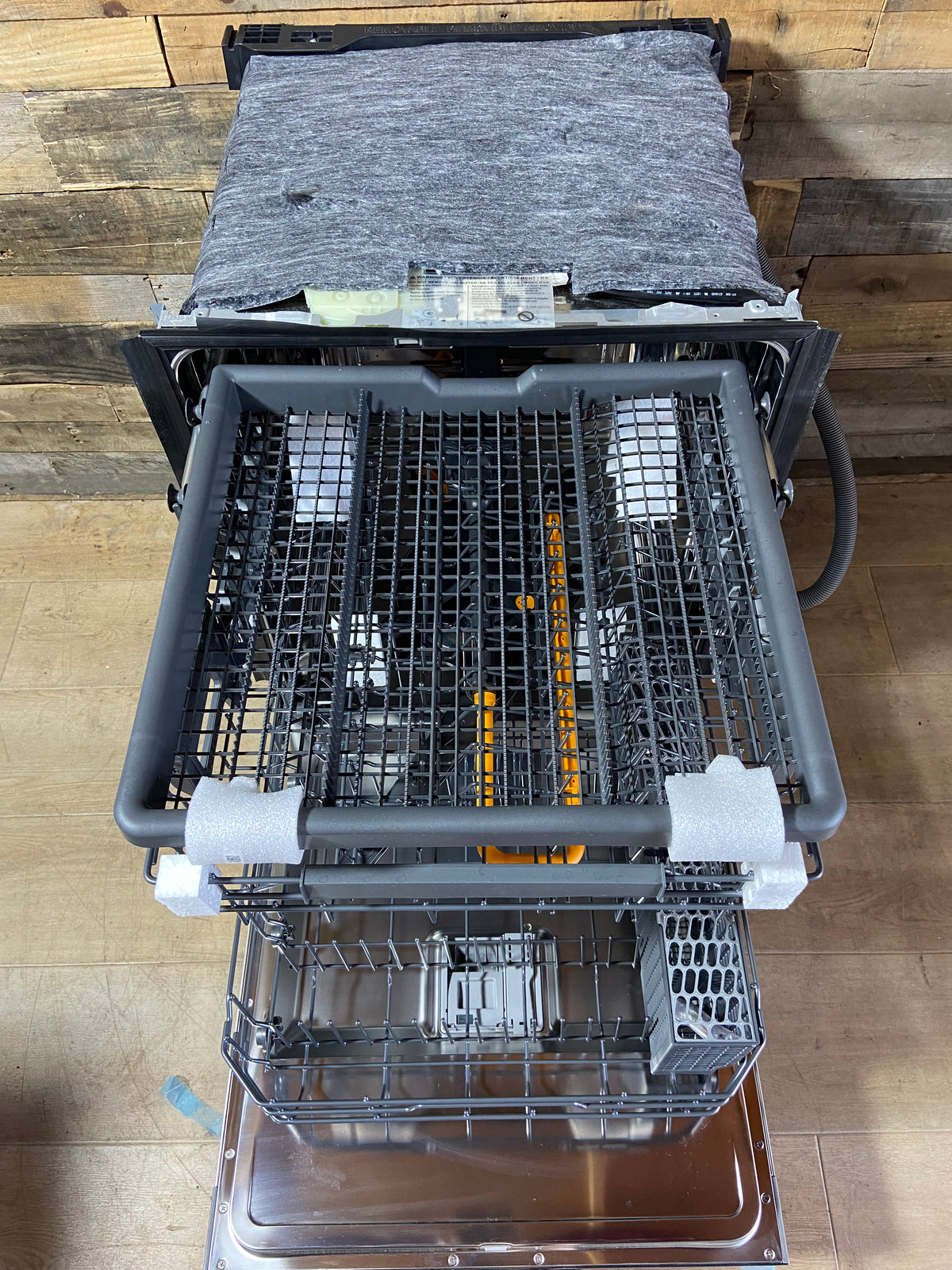 LG ThinQ FlushFit 24-in Top Control Built-in Dishwasher ( Printproof Stainless Steel ) With Third Rack, QuadWash