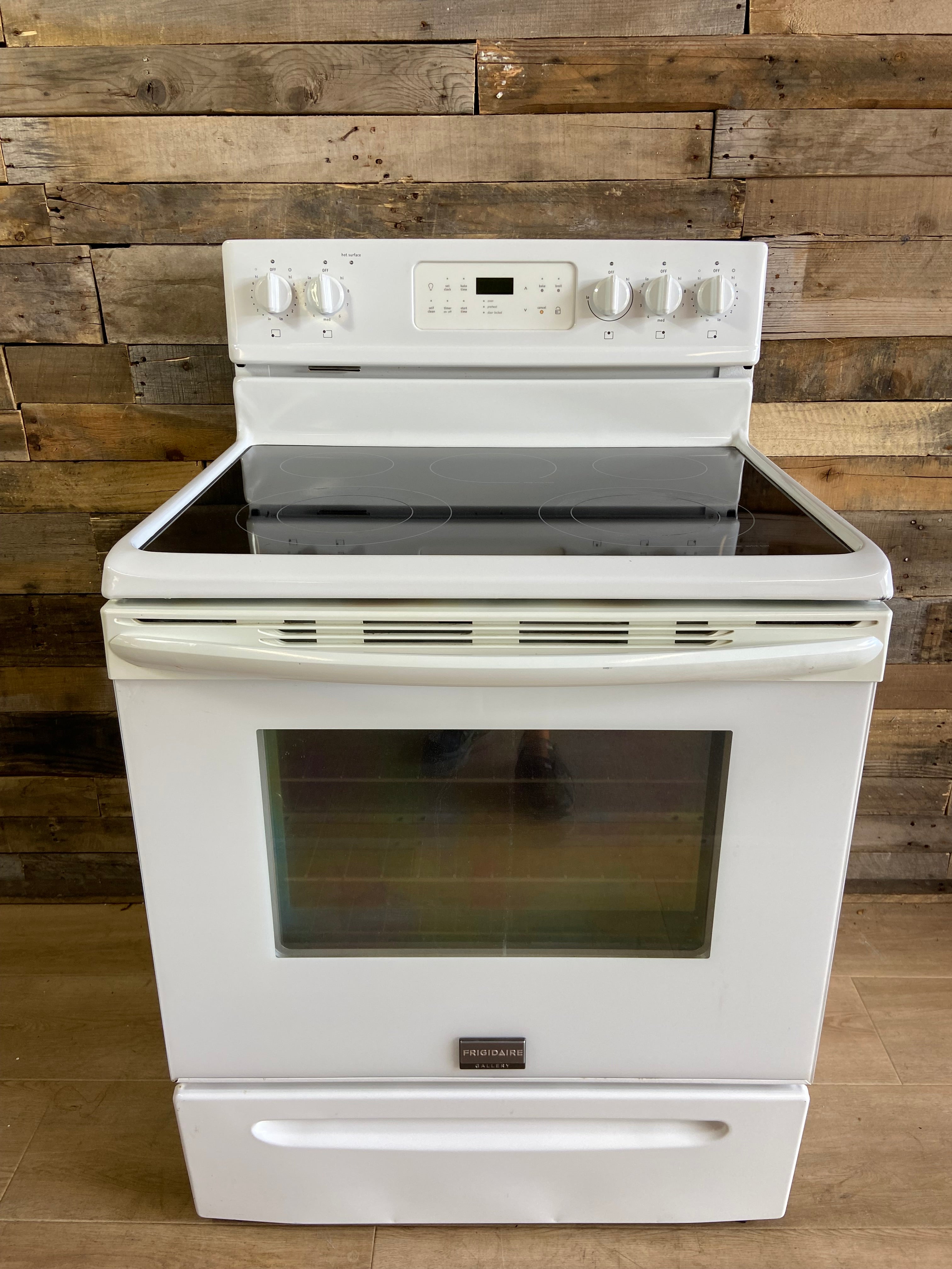 Frigidaire Gallery White Glass Top 5 Burner Range