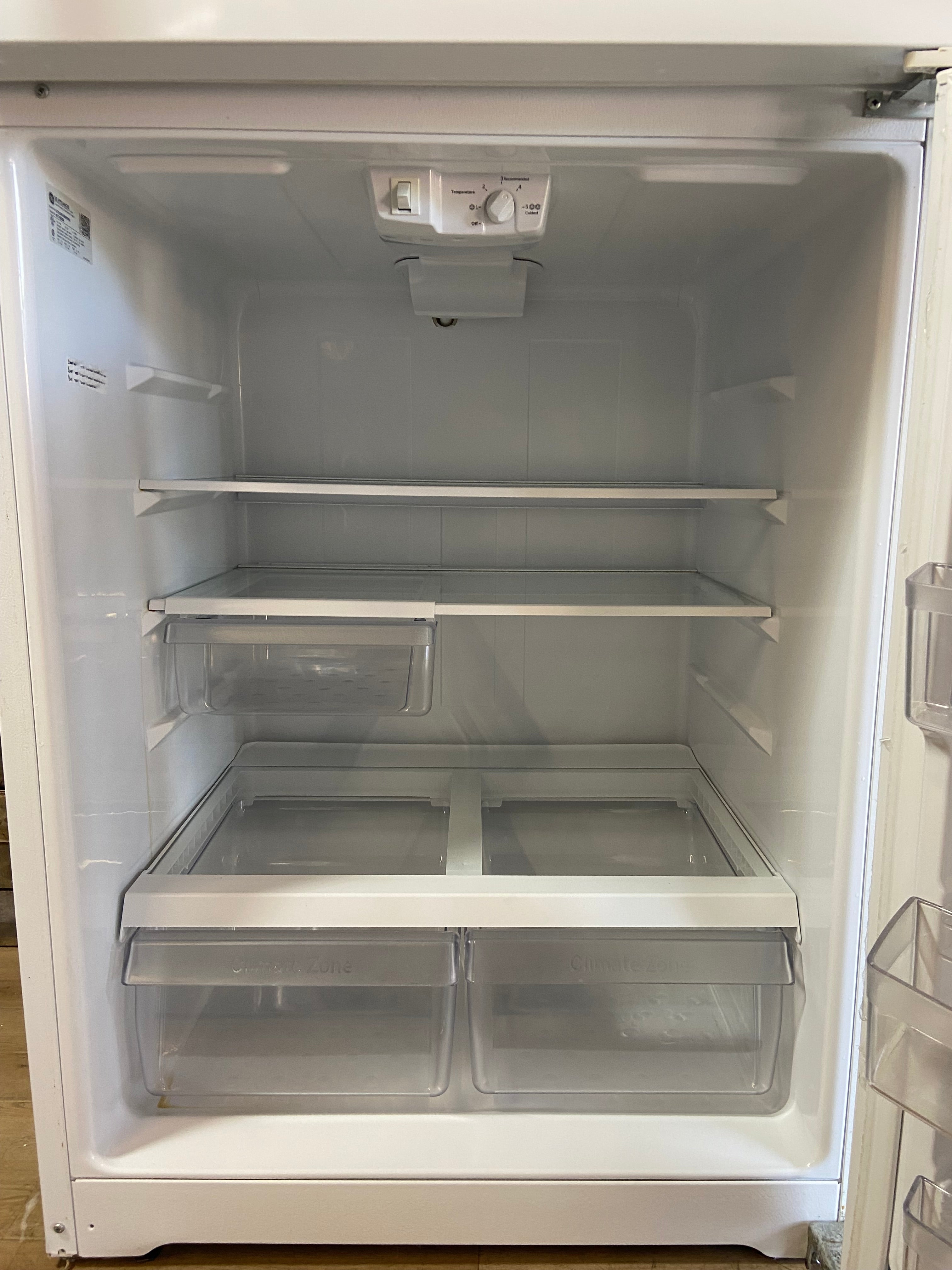 GE White Refrigerator With Ice Maker