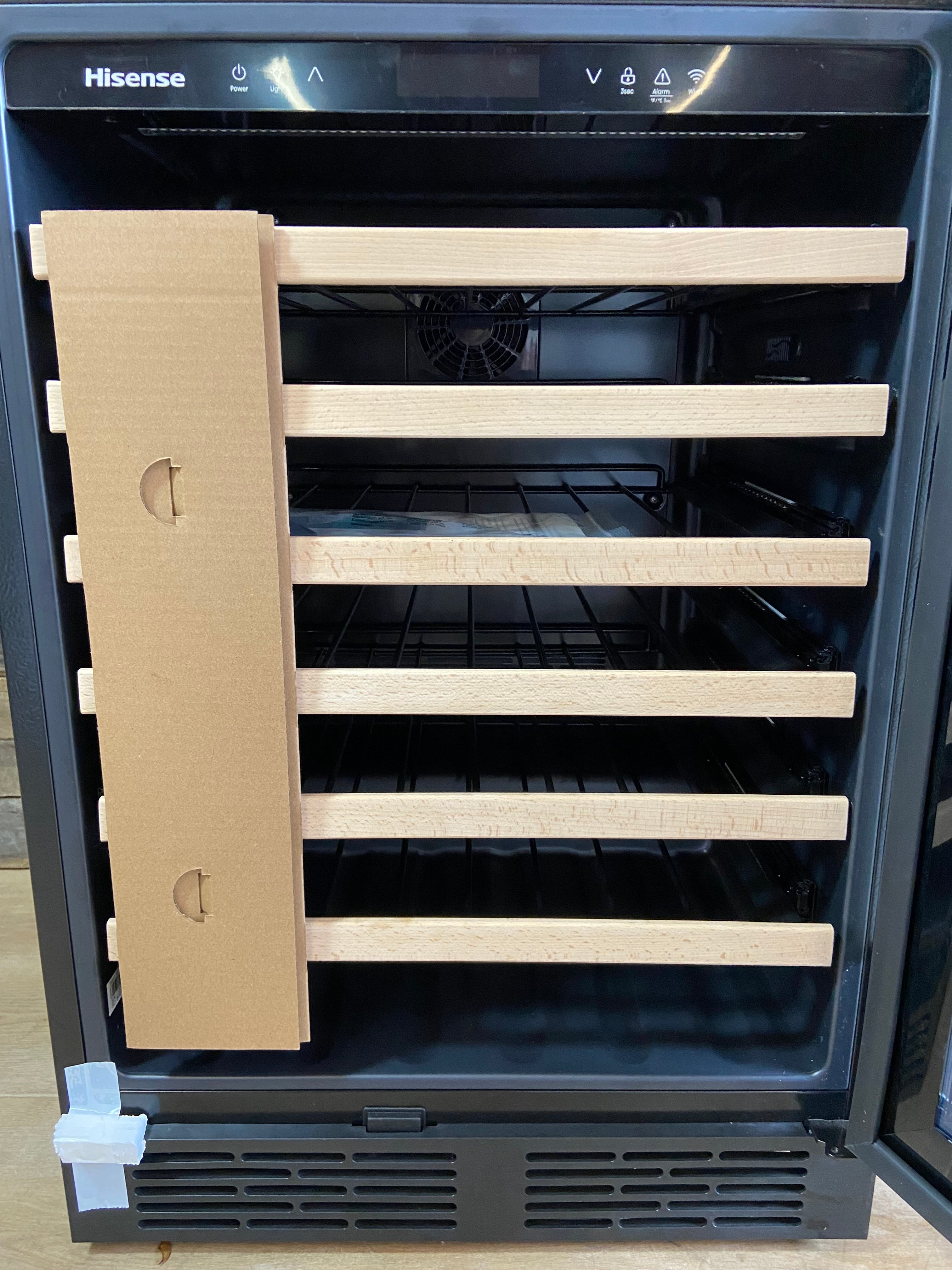 Hisense Stainless steel Built-in/Freestanding Indoor Wine Cooler