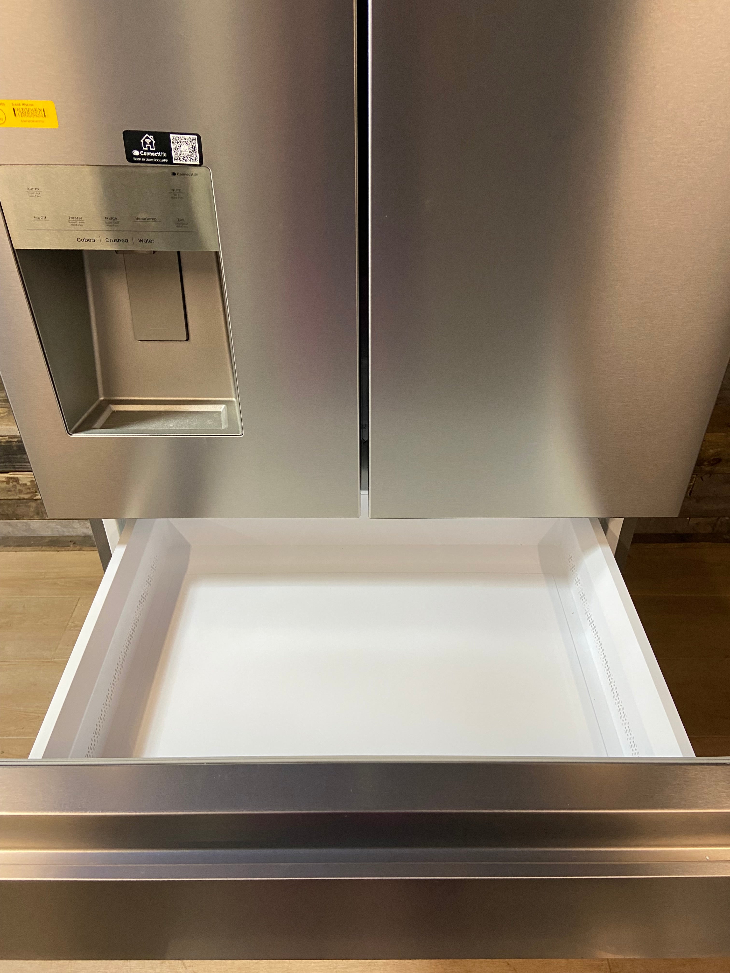 Hisense PureFlat Standard-Depth 25.6-cu ft 36-in Wide with Ice Maker ( Fingerprint resistant stainless steel )