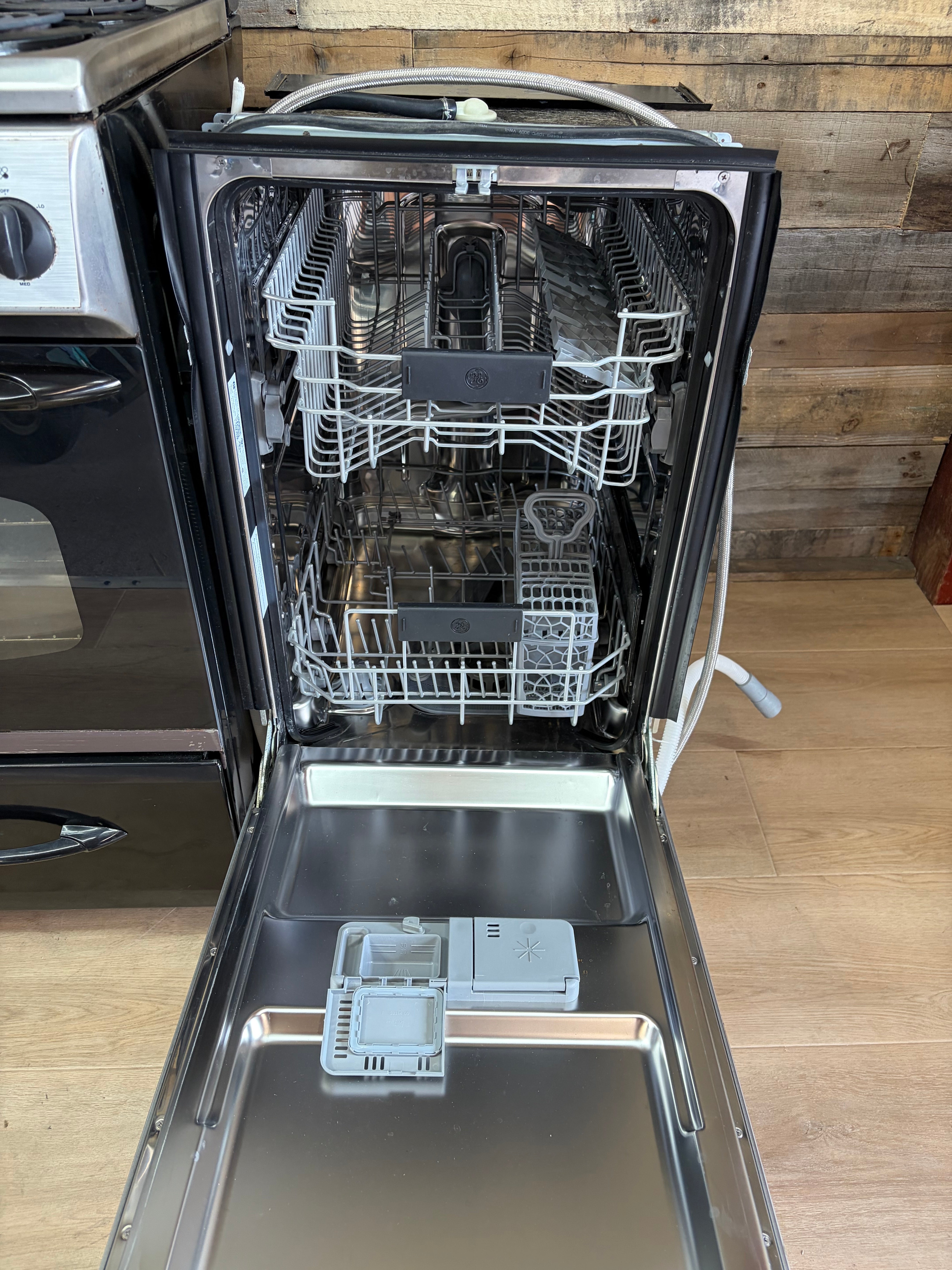 GE Apartment Sized Stainless Kitchen Set