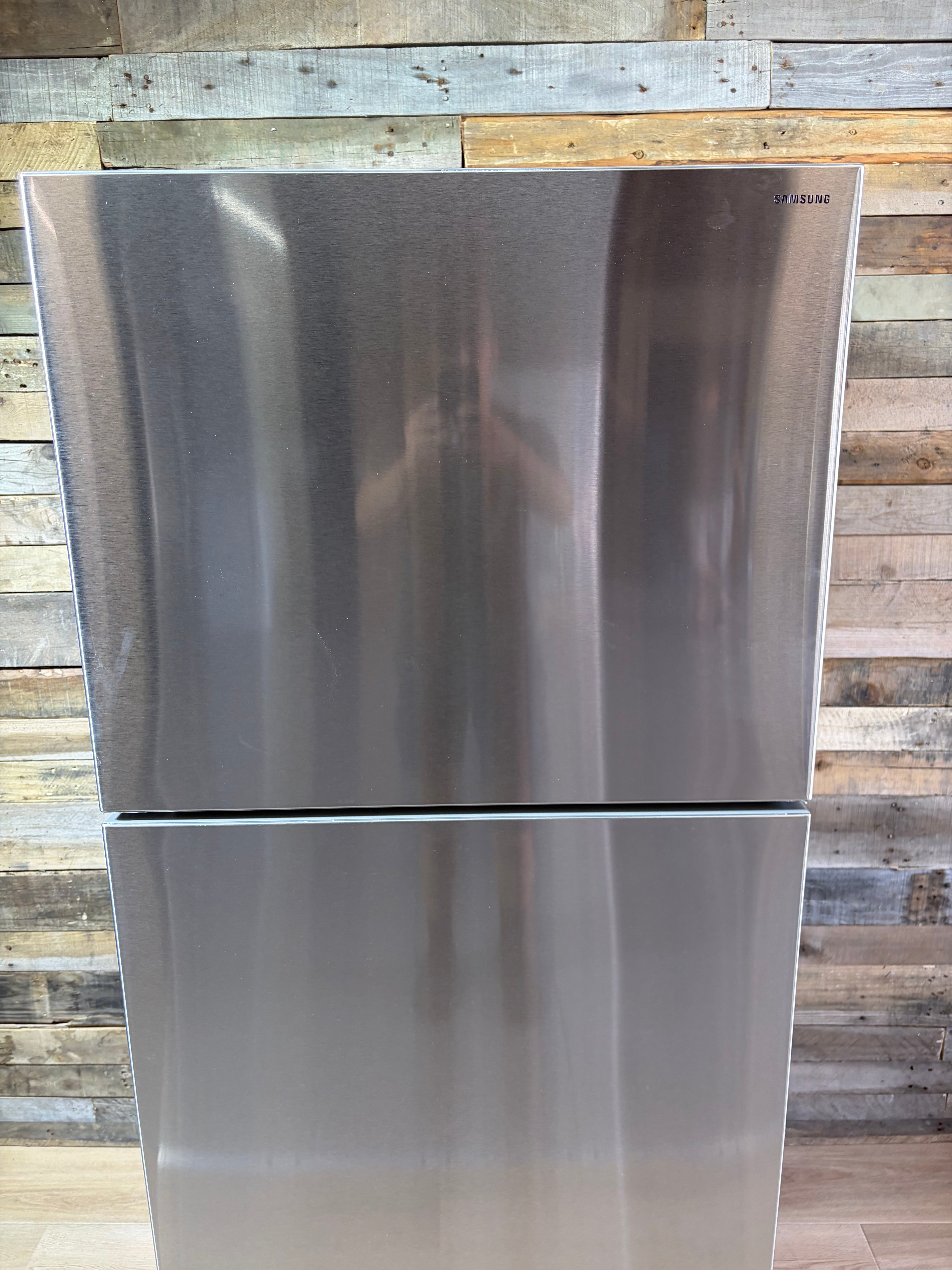 Samsung RT70F18LASRAA – 18 Cu. Ft. Top Freezer Refrigerator with Ice Maker (Stainless Steel)