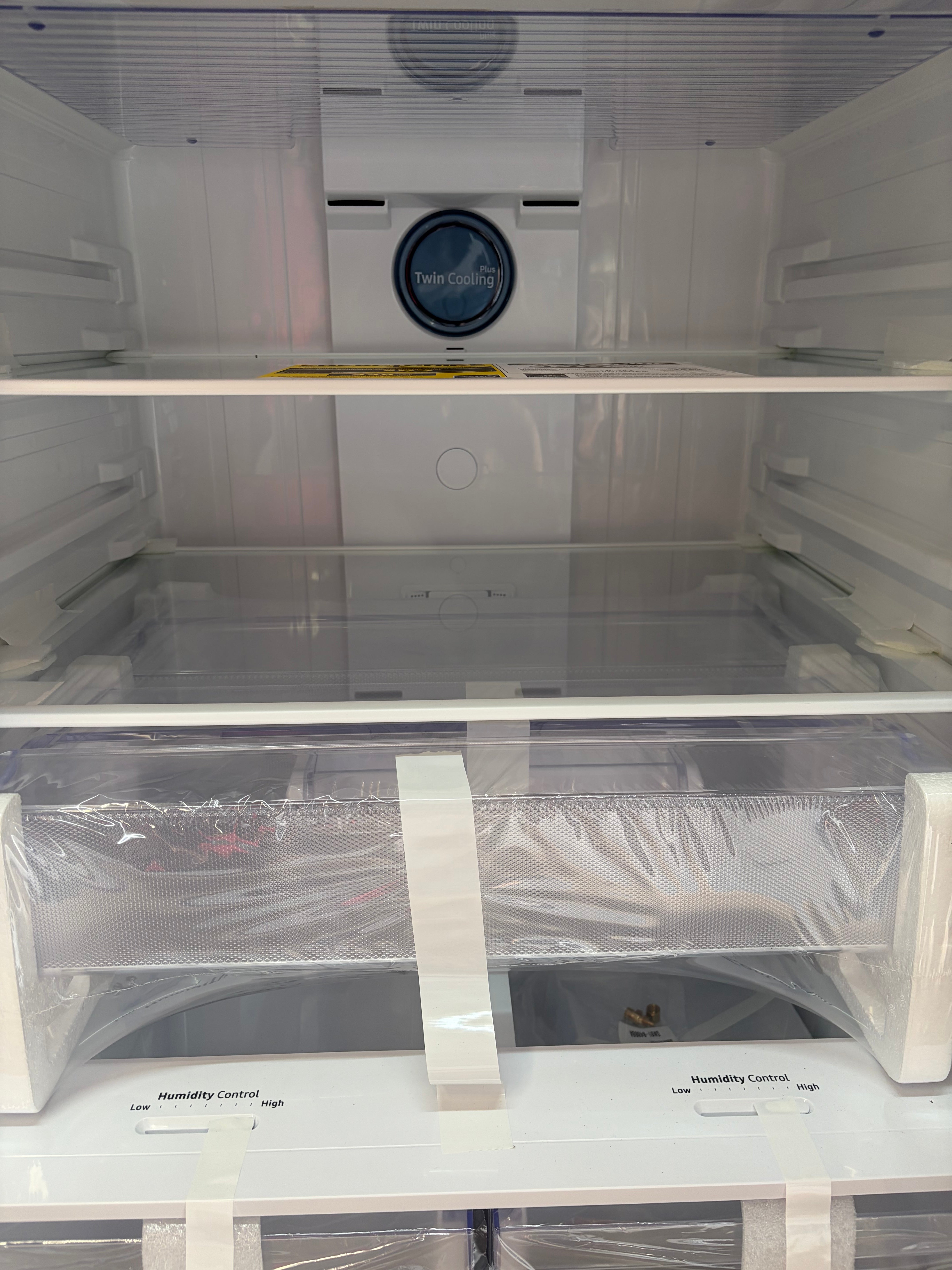 Samsung 18 cu. ft. Top Freezer Refrigerator with FlexZone™ and Ice Maker in Stainless Steel