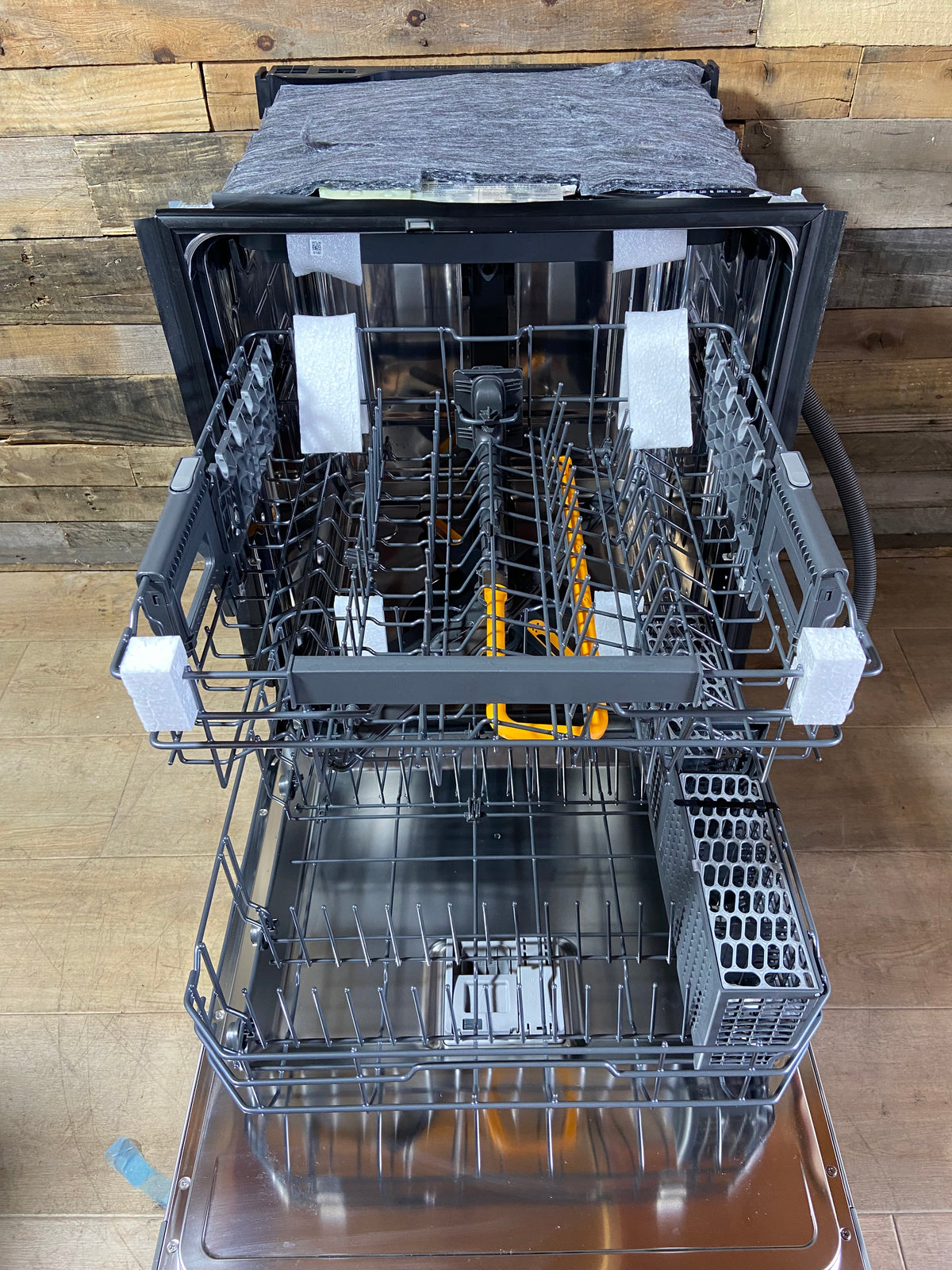 LG ThinQ FlushFit 24-in Top Control Built-in Dishwasher ( Printproof Stainless Steel ) With Third Rack, QuadWash
