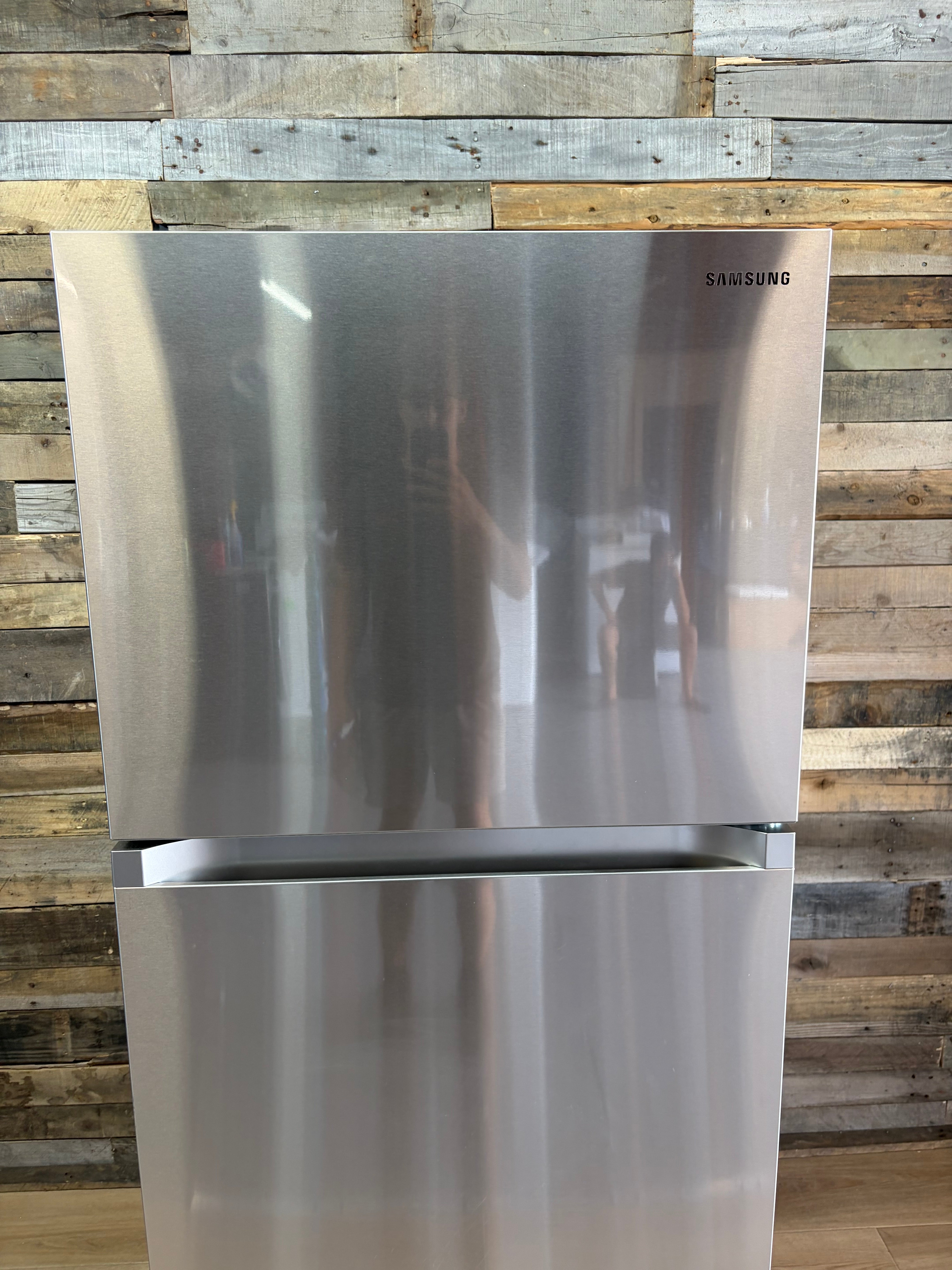 Samsung 18-Cu. Ft. Top Freezer Refrigerator with Ice Maker