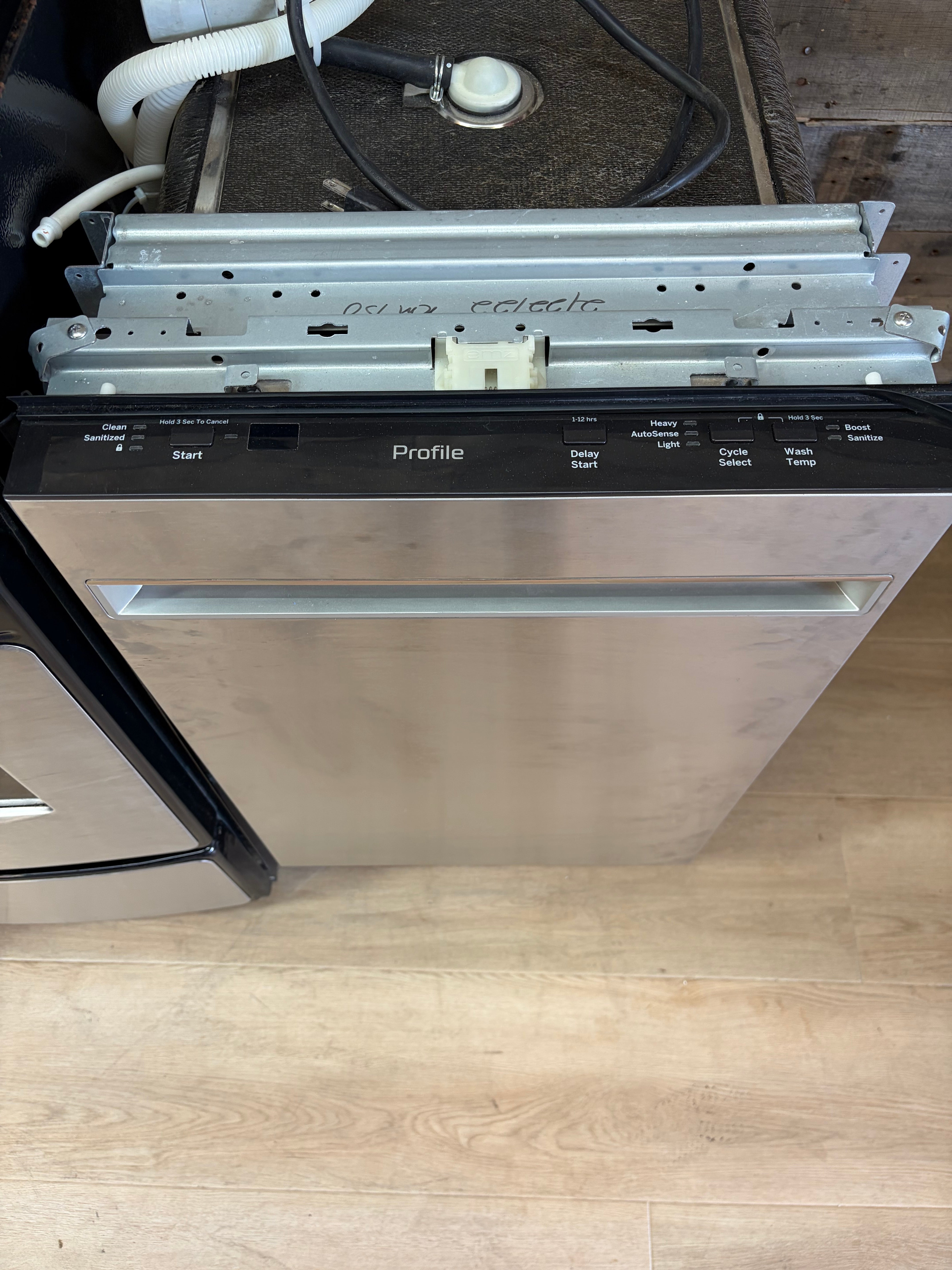 GE Apartment Size Kitchen Set
