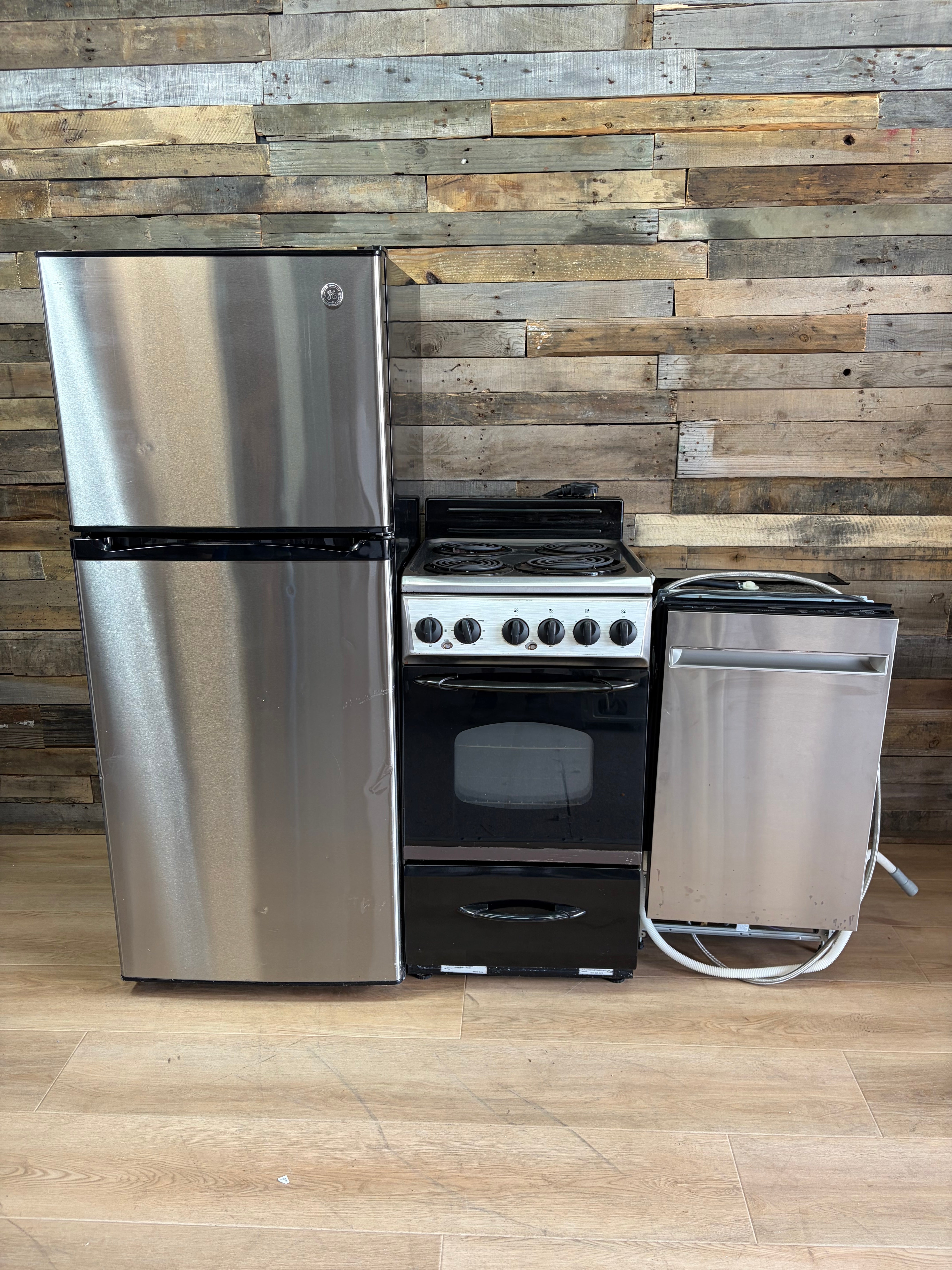 GE Apartment Sized Stainless Kitchen Set