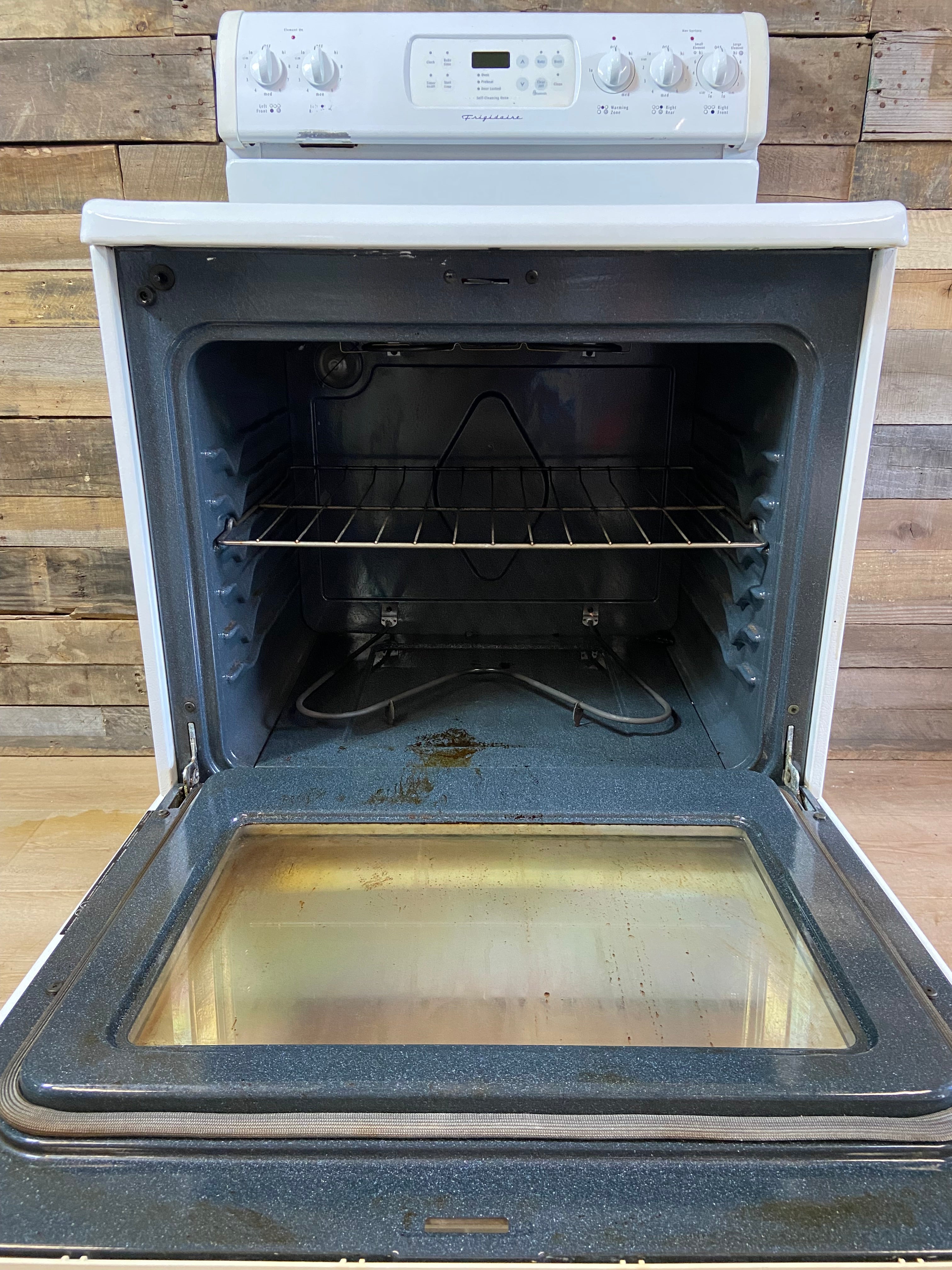 Frigidaire White 5 Burner Range