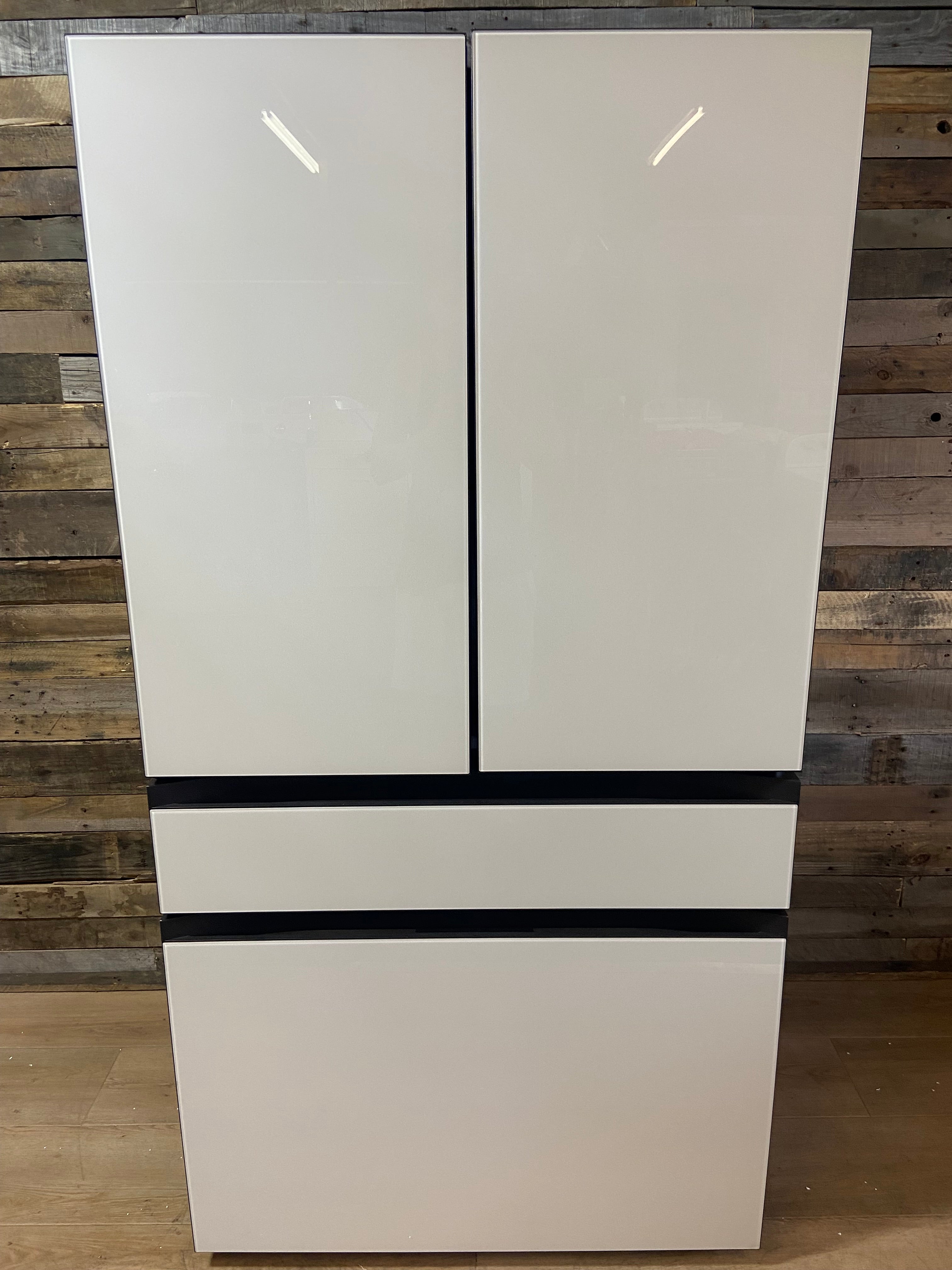 Samsung Bespoke Counter-Depth Beverage Center 23-cu ft 4 -Door 36-in Wide with Dual Ice Maker and Door within Door ( White Glass )