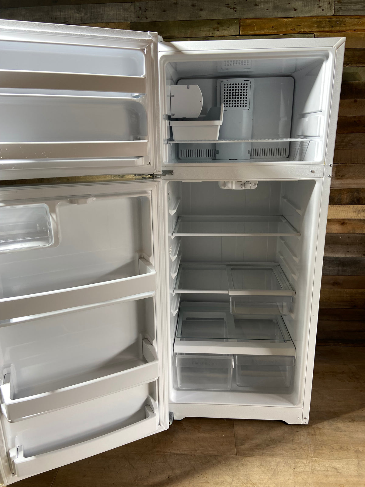 GE Top Bottom Refrigerator With Ice Maker