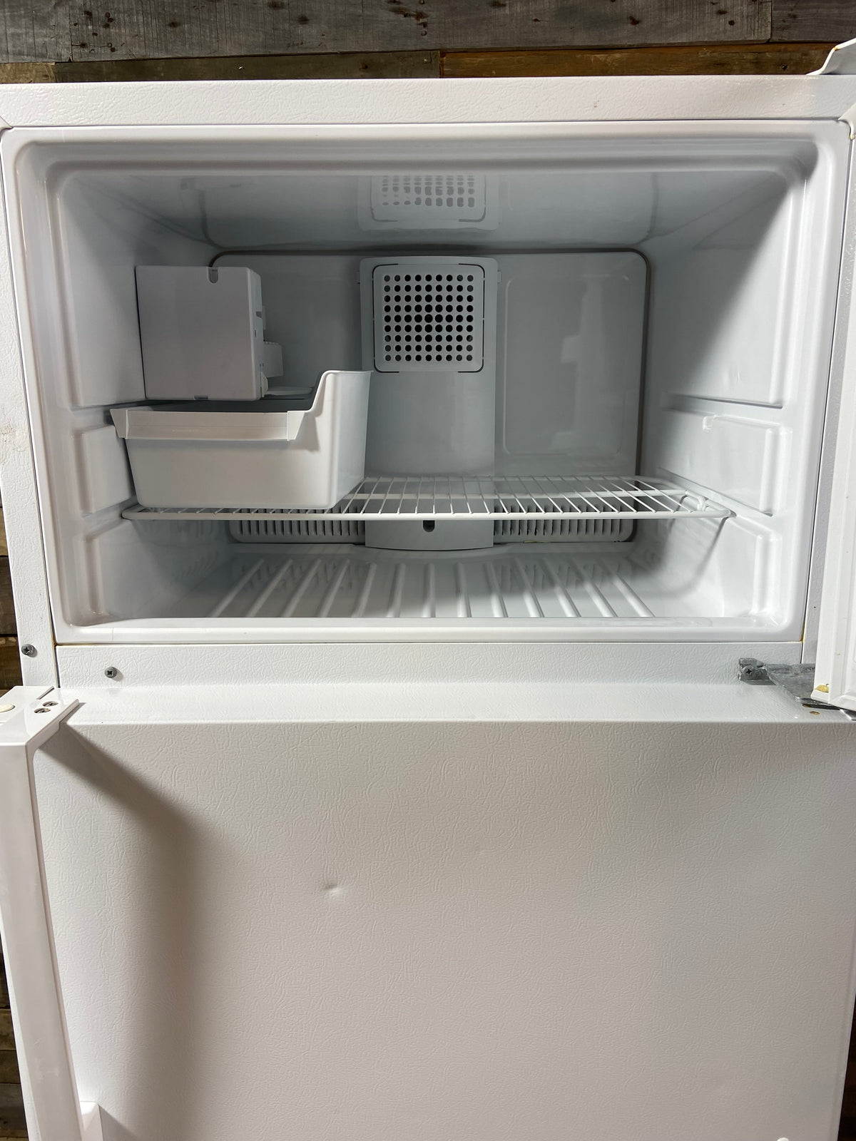 GE White Top/Bottom Refrigerator With Ice Maker